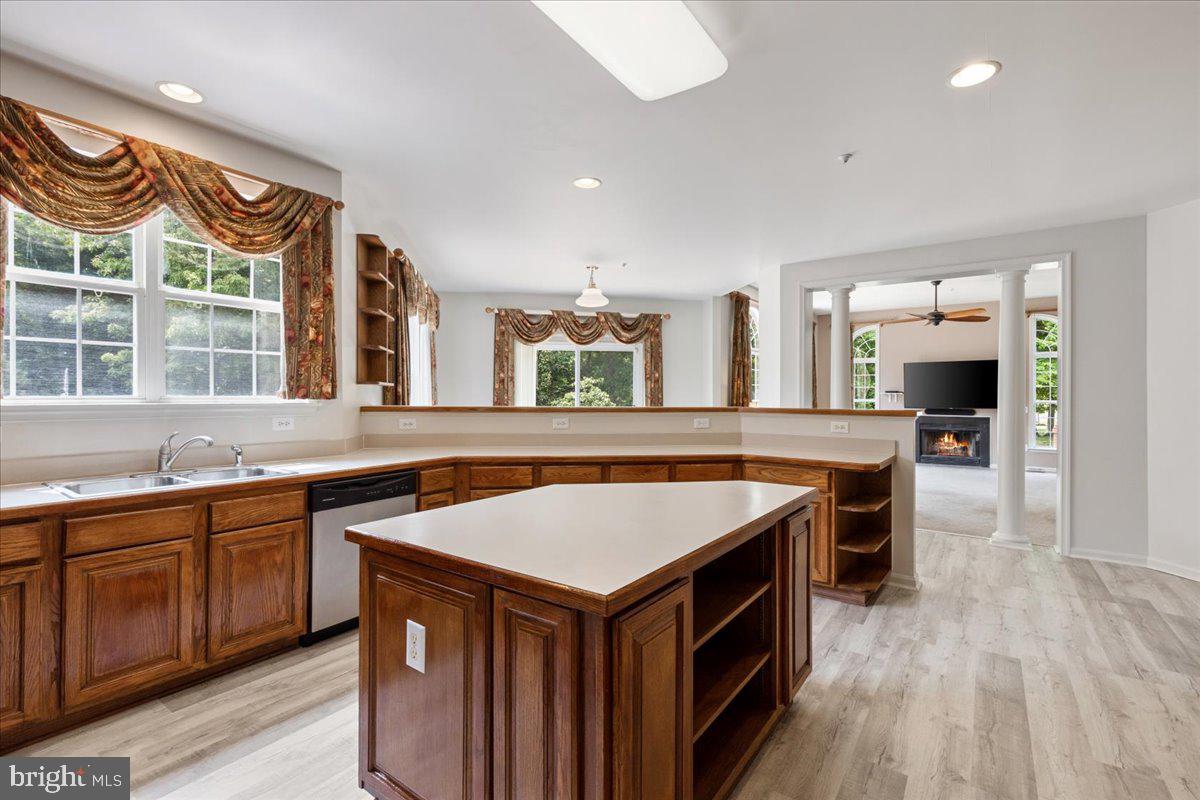 FARMINGTON WOODS - Residential