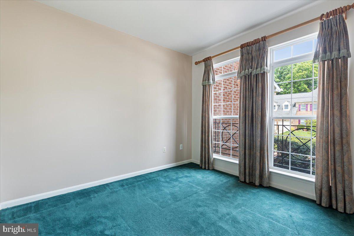 FARMINGTON WOODS - Residential