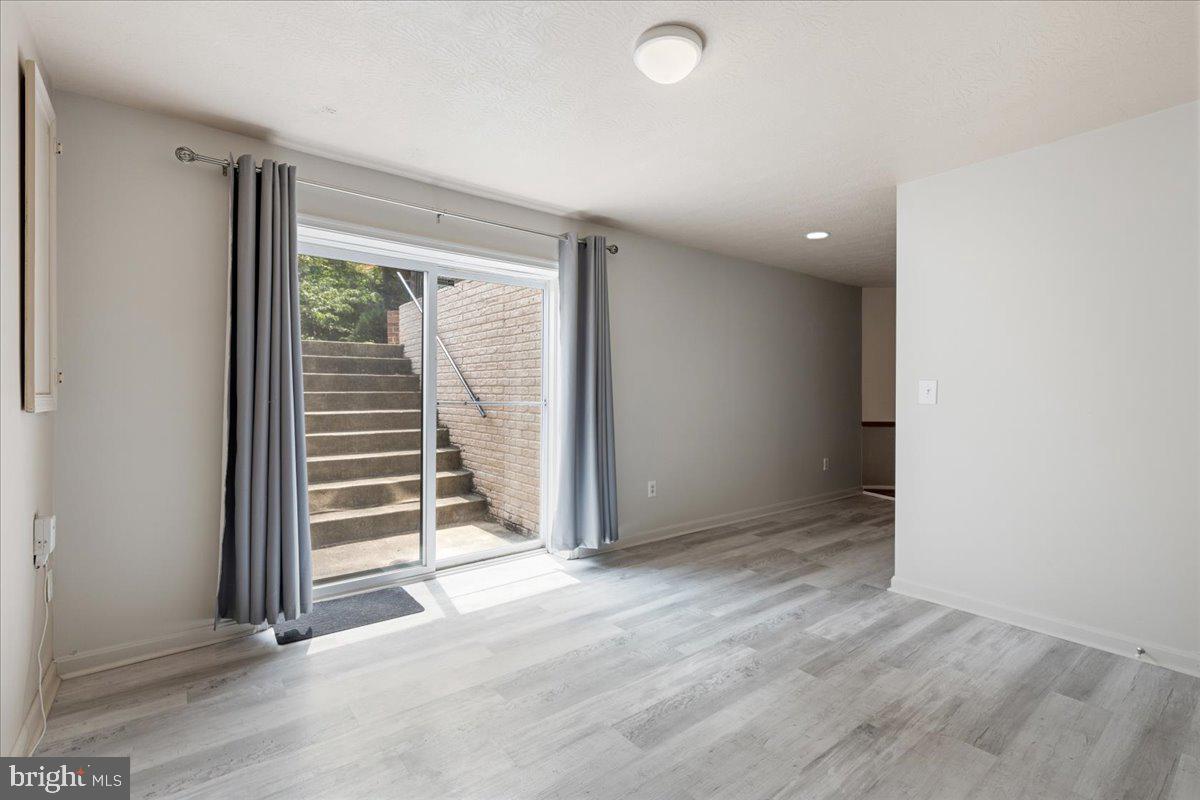 FARMINGTON WOODS - Residential