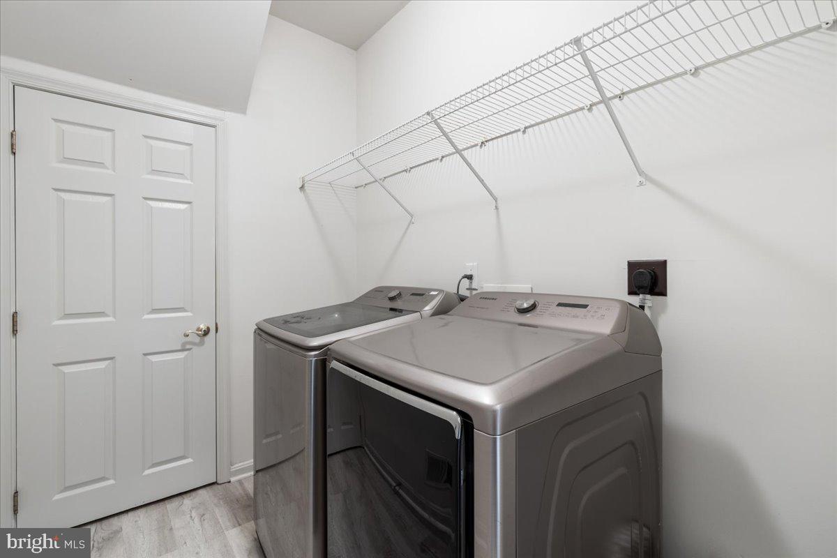 FARMINGTON WOODS - Residential