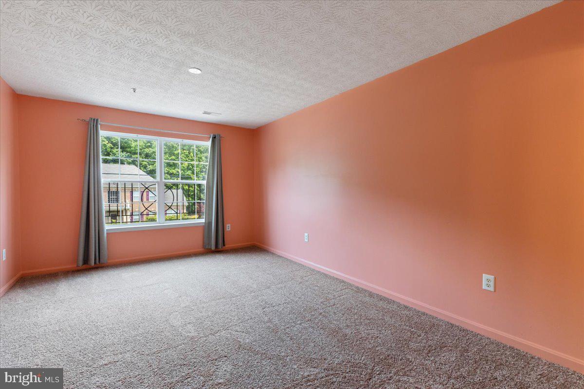 FARMINGTON WOODS - Residential