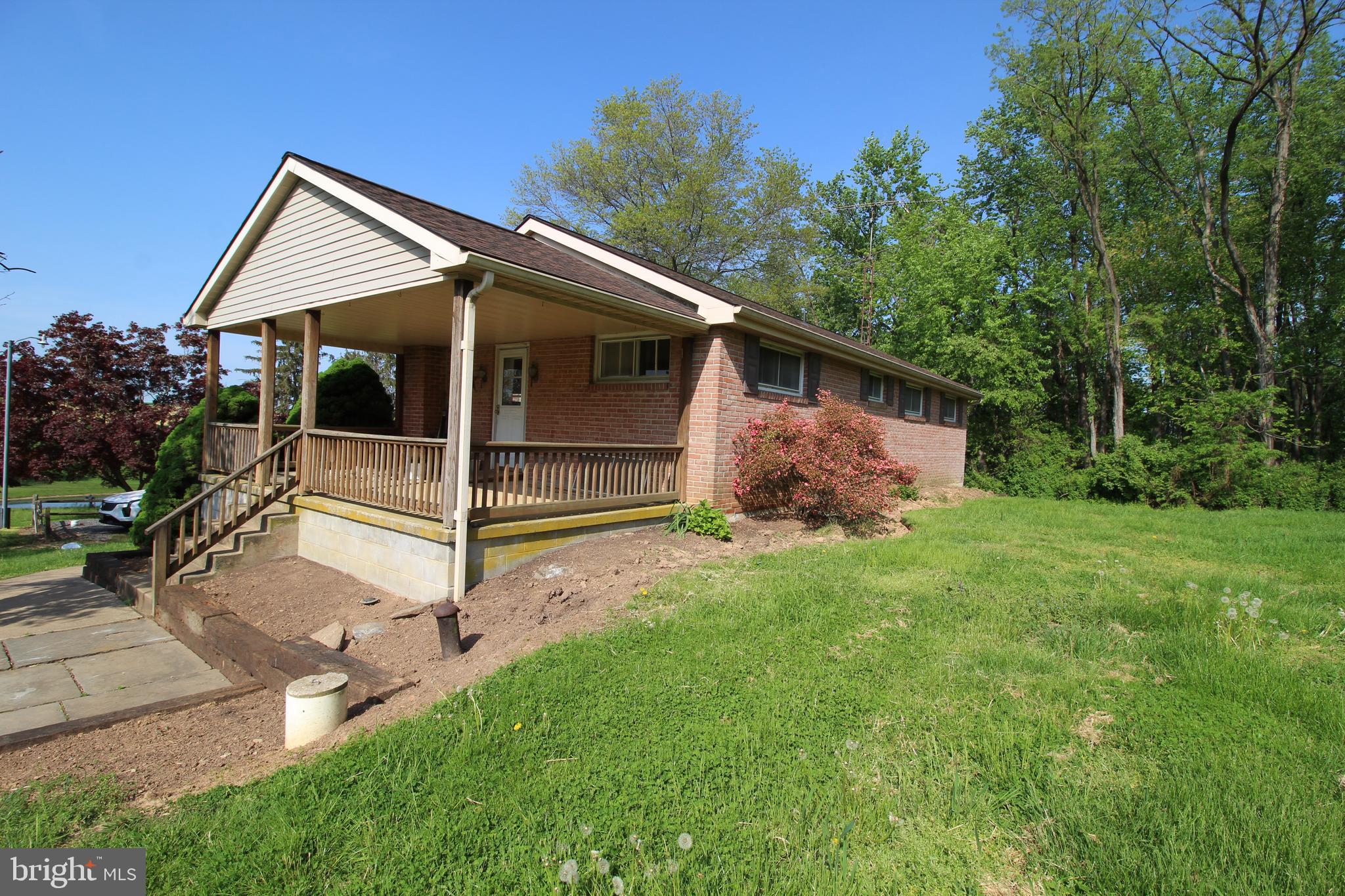 $35 non-refundable application fee required per applicant. Credit score of 600 or above with a clean credit report. 1-2 small pet will be considered on a case by case basis with a $500 pet deposit and $35/month per pet fee. **PLEASE DO NOT CONTACT THE LISTING AGENT DIRECTLY** FOR INFORMATION AND SHOWINGS, PLEASE CALL OR EMAIL THE RENTAL OFFICE. **AGENTS, PLEASE READ AGENT REMARKS**