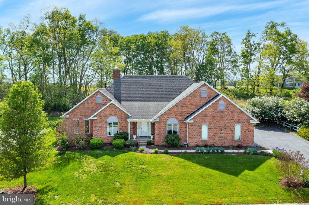 Photo of 137 Bent Tree Drive, LANCASTER, PA 17603 (MLS # PALA2069428)