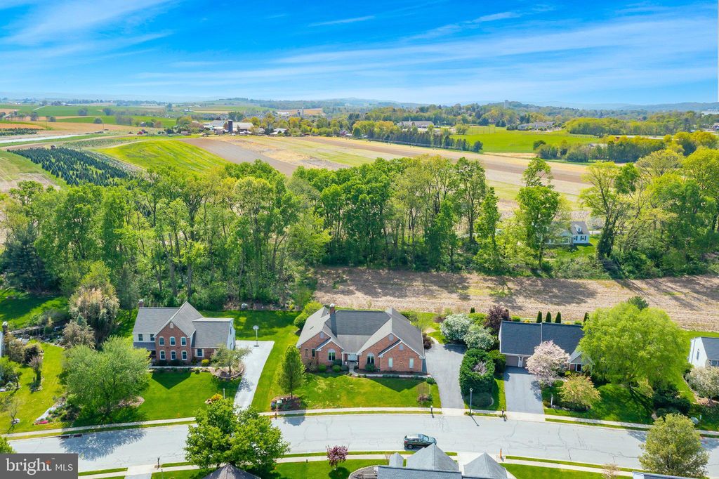 Photo of 137 Bent Tree Drive, LANCASTER, PA 17603 (MLS # PALA2069428)