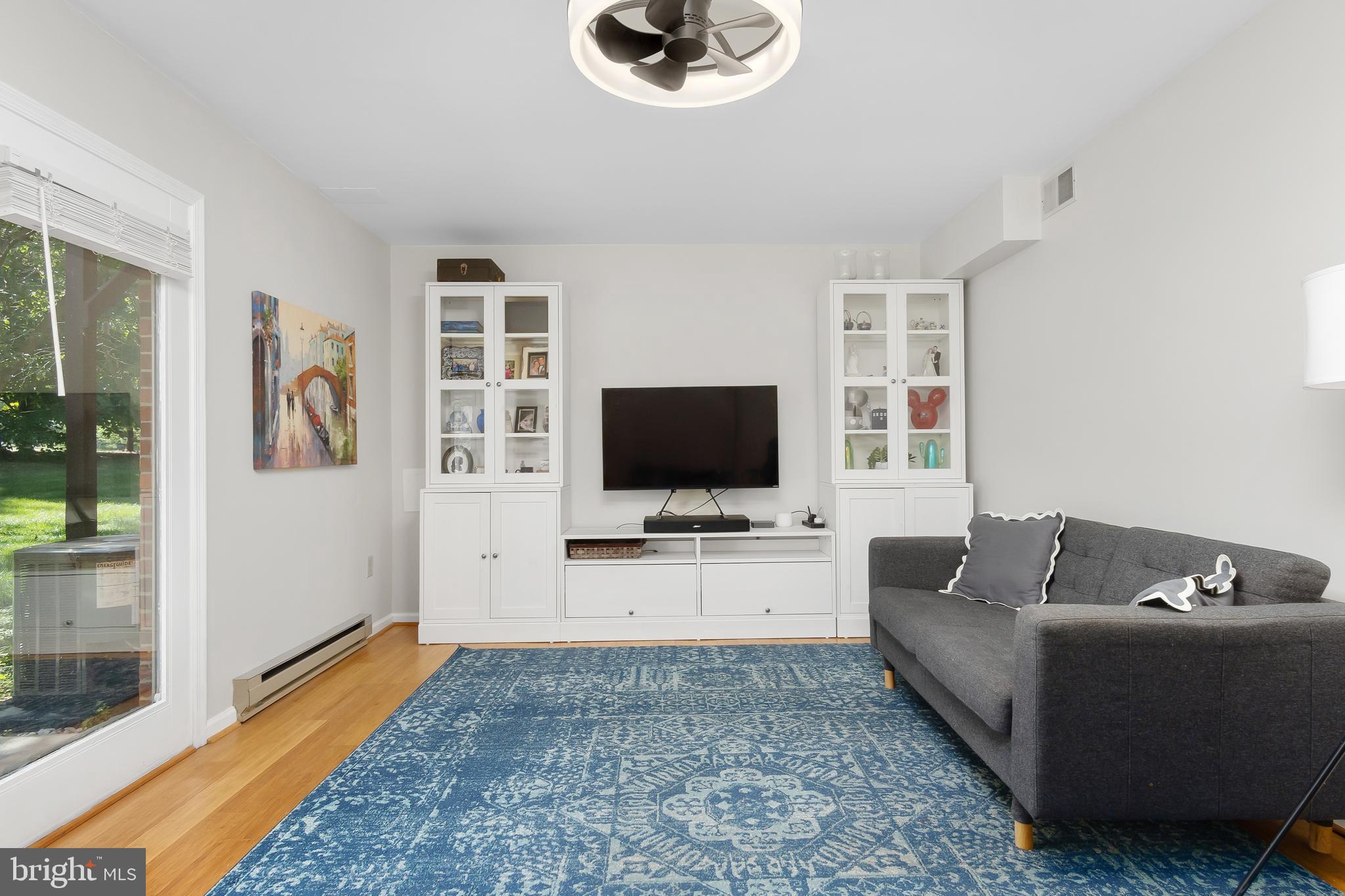 1006 LINDSAY LANE