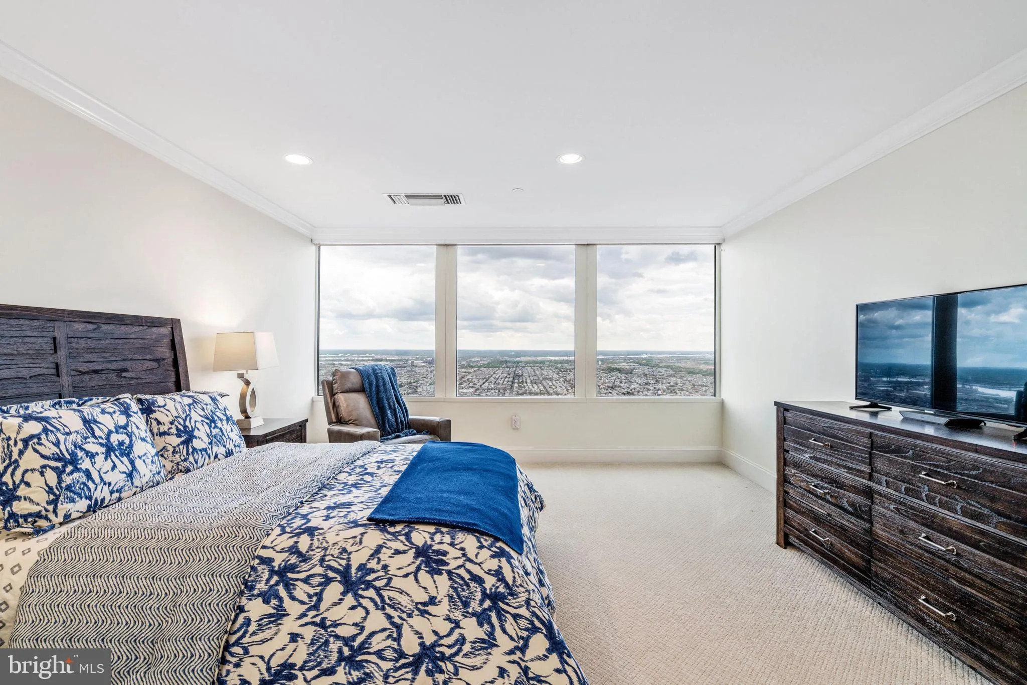 Philadelphia, Pennsylvania 19102, United States, 2 Bedrooms Bedrooms, ,3 BathroomsBathrooms,Residential,Active,92963