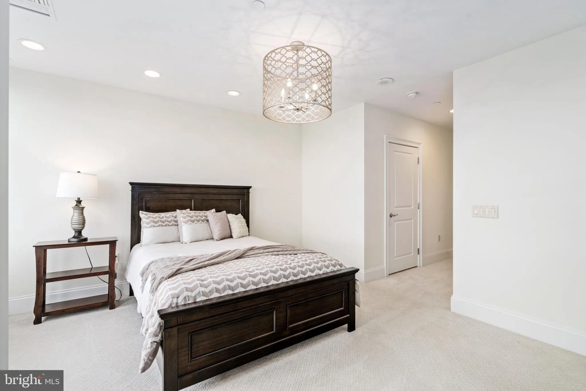 Philadelphia, Pennsylvania 19102, United States, 2 Bedrooms Bedrooms, ,3 BathroomsBathrooms,Residential,Active,92963