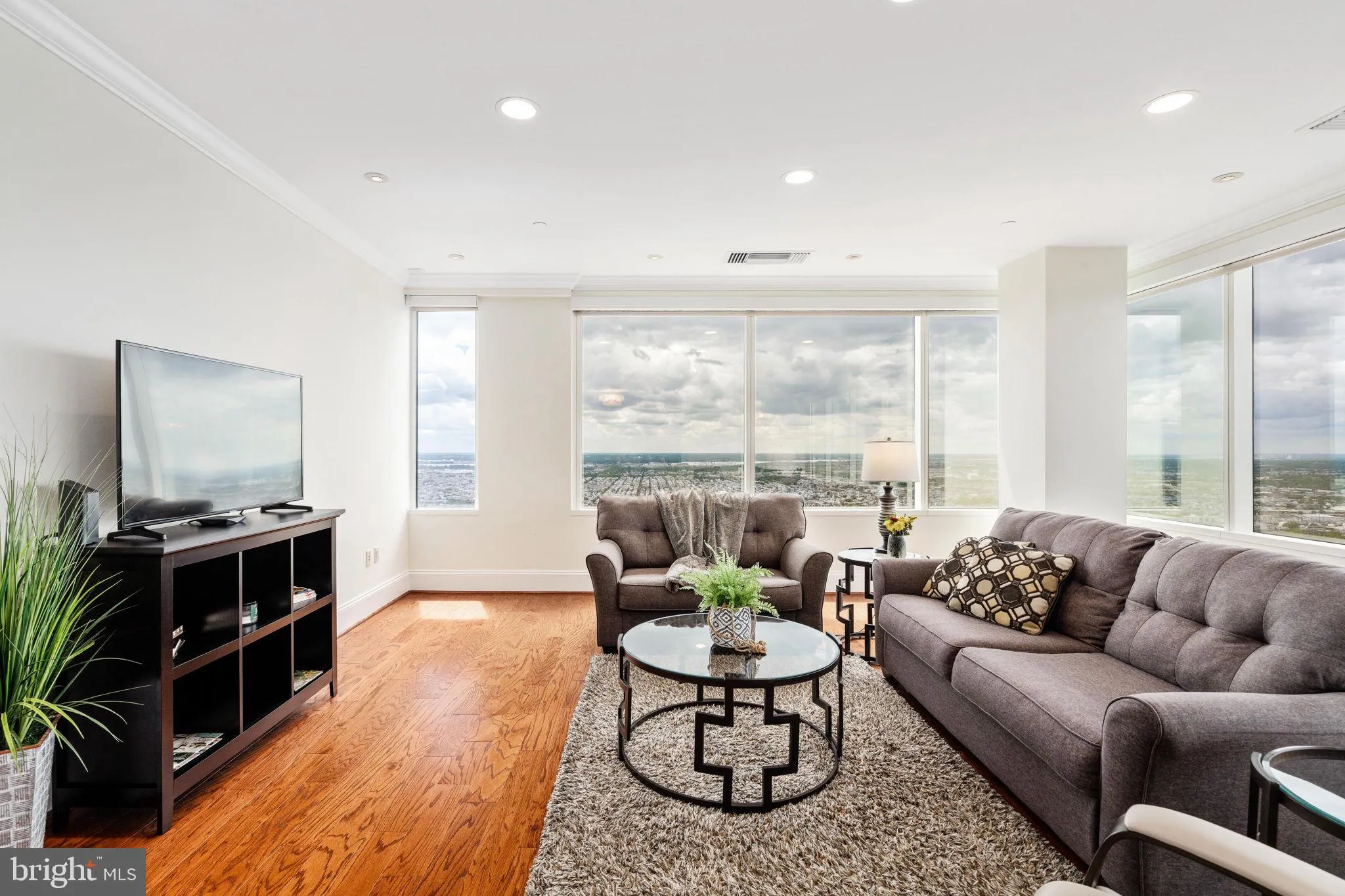 Philadelphia, Pennsylvania 19102, United States, 2 Bedrooms Bedrooms, ,3 BathroomsBathrooms,Residential,Active,92963