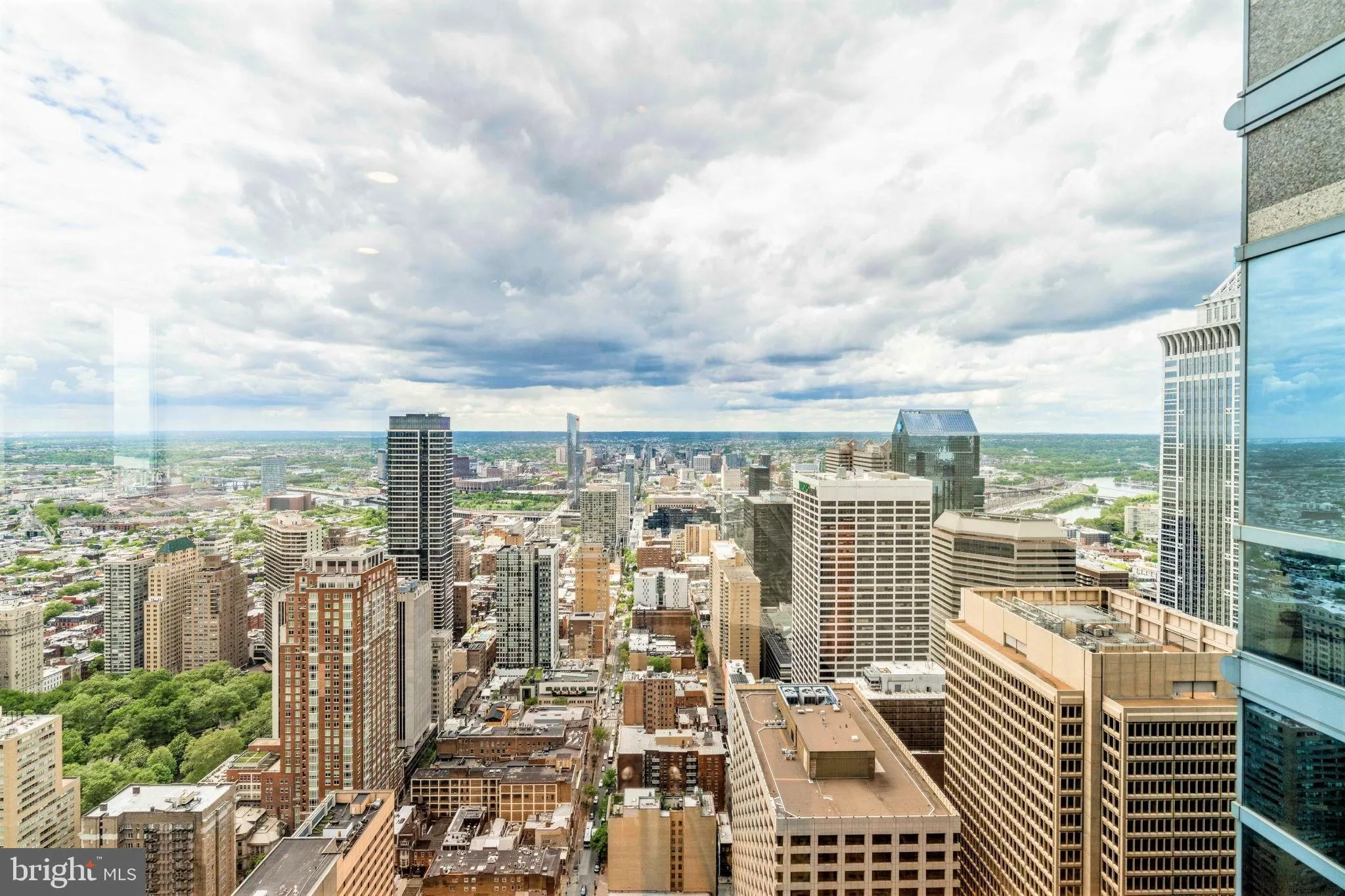 Philadelphia, Pennsylvania 19102, United States, 2 Bedrooms Bedrooms, ,3 BathroomsBathrooms,Residential,Active,92963