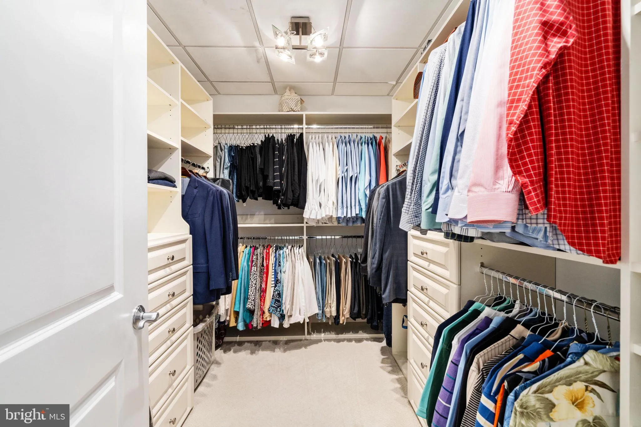 Philadelphia, Pennsylvania 19102, United States, 2 Bedrooms Bedrooms, ,3 BathroomsBathrooms,Residential,Active,92963