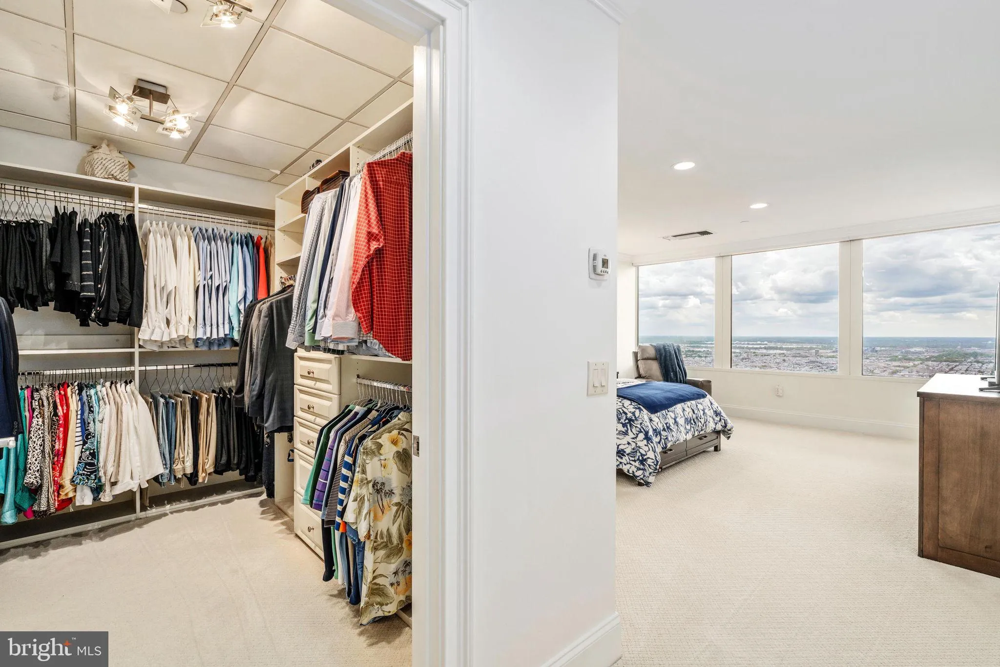 Philadelphia, Pennsylvania 19102, United States, 2 Bedrooms Bedrooms, ,3 BathroomsBathrooms,Residential,Active,92963