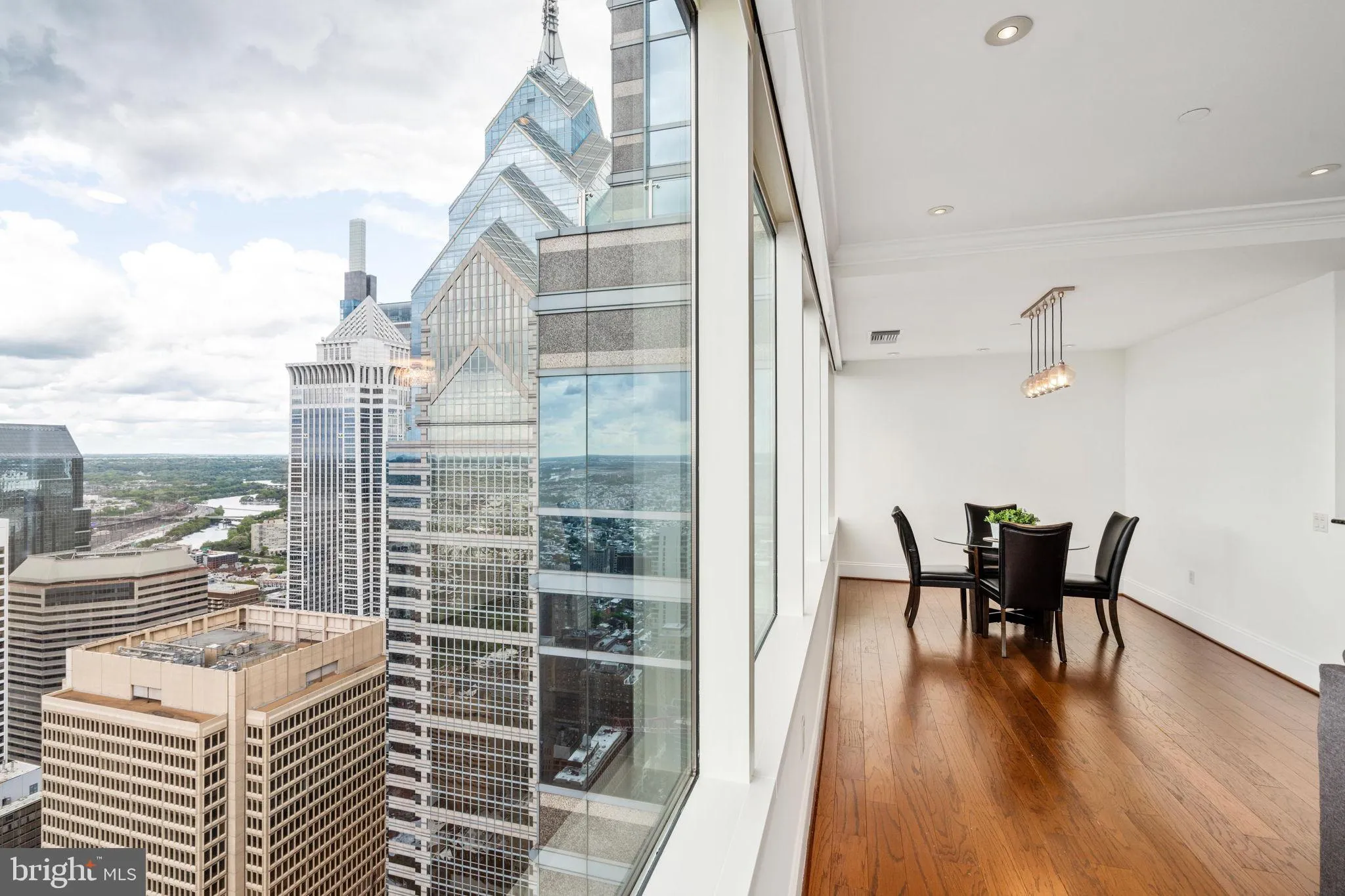 Philadelphia, Pennsylvania 19102, United States, 2 Bedrooms Bedrooms, ,3 BathroomsBathrooms,Residential,Active,92963