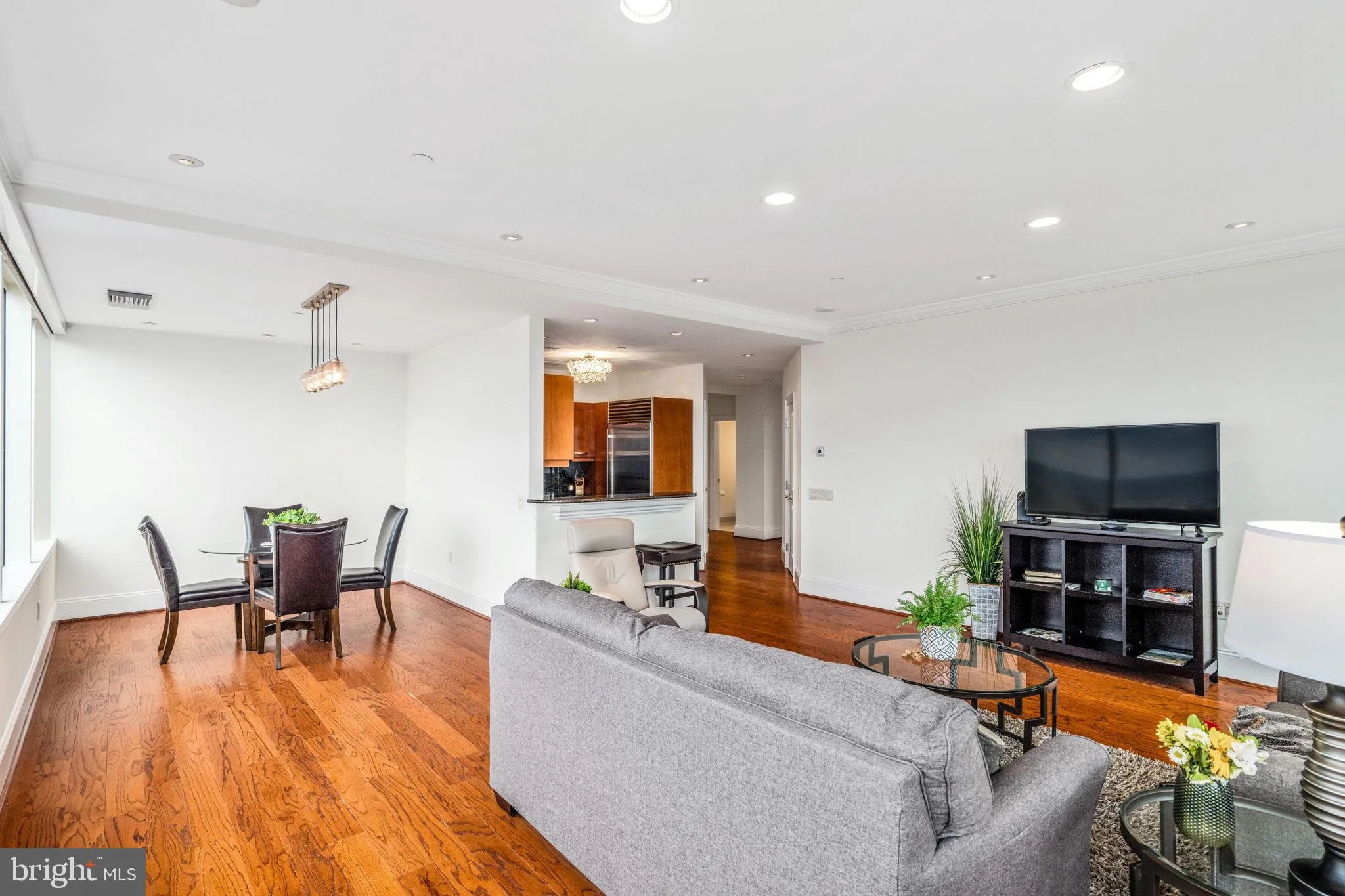 Philadelphia, Pennsylvania 19102, United States, 2 Bedrooms Bedrooms, ,3 BathroomsBathrooms,Residential,Active,92963