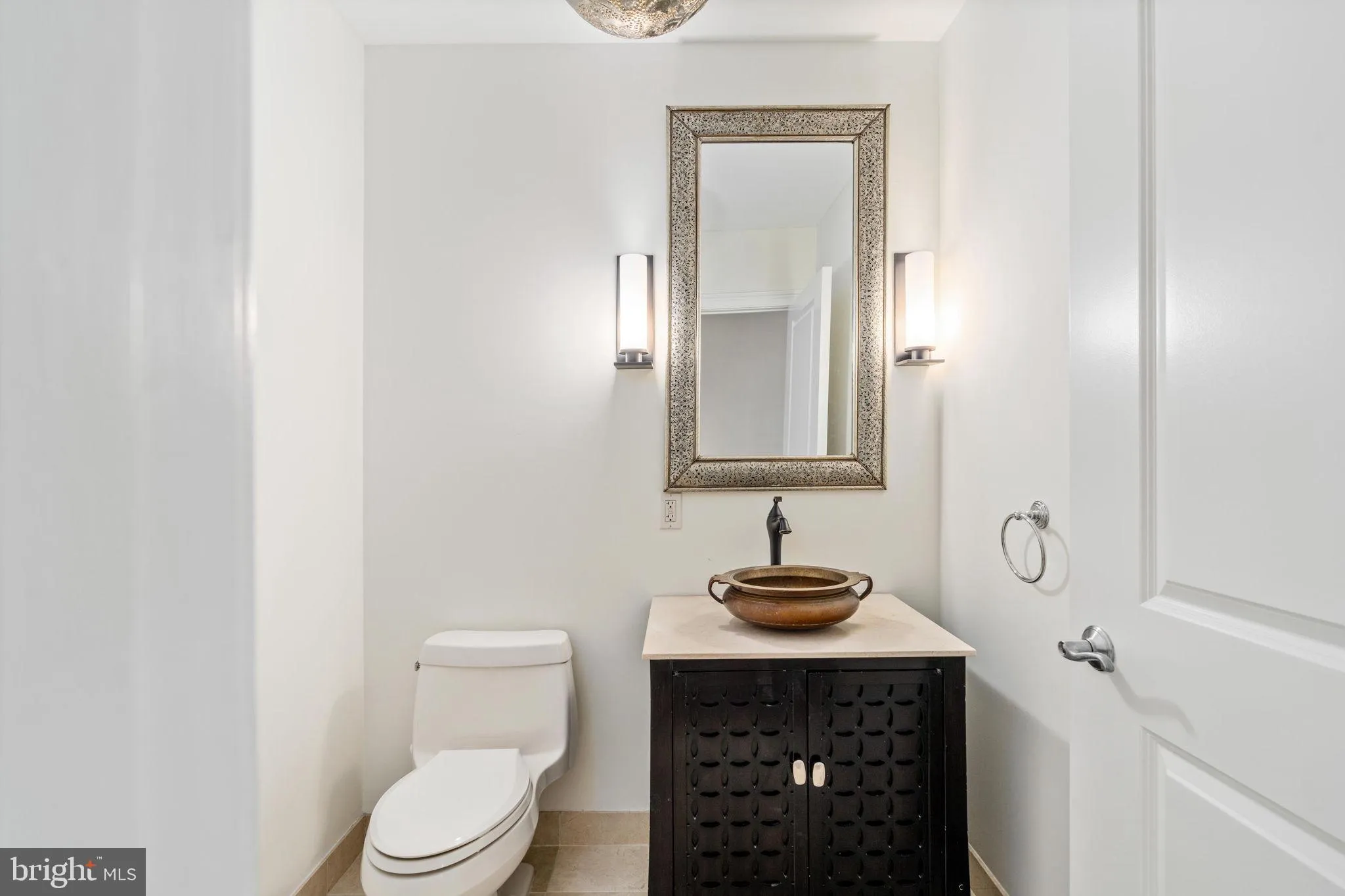 Philadelphia, Pennsylvania 19102, United States, 2 Bedrooms Bedrooms, ,3 BathroomsBathrooms,Residential,Active,92963