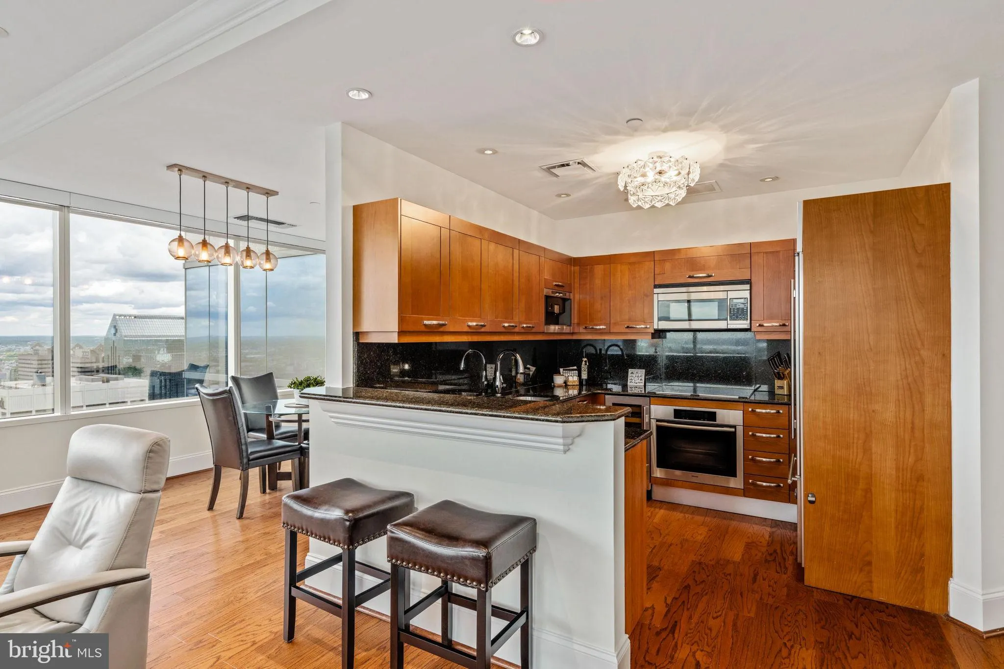 Philadelphia, Pennsylvania 19102, United States, 2 Bedrooms Bedrooms, ,3 BathroomsBathrooms,Residential,Active,92963