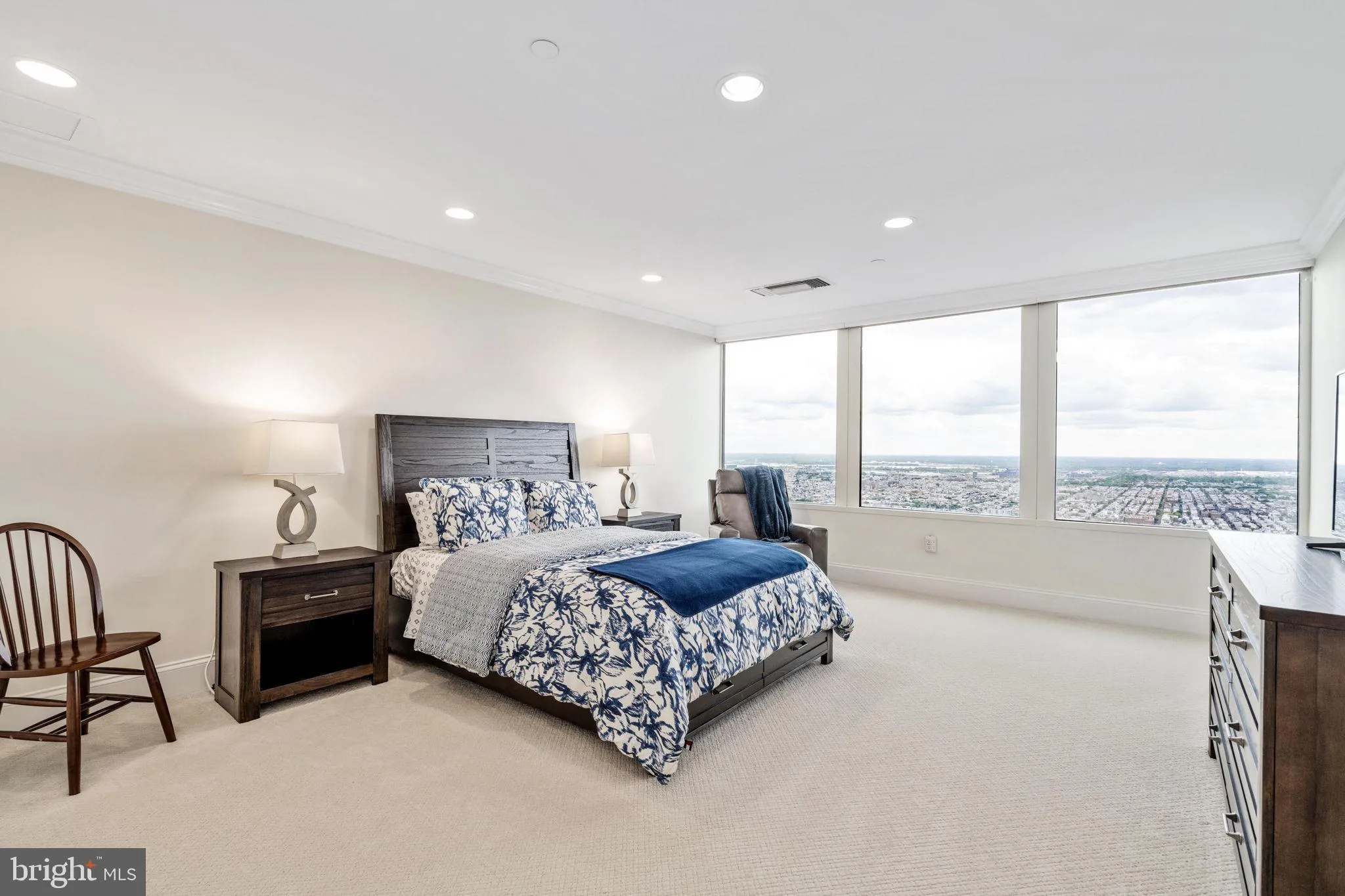 Philadelphia, Pennsylvania 19102, United States, 2 Bedrooms Bedrooms, ,3 BathroomsBathrooms,Residential,Active,92963