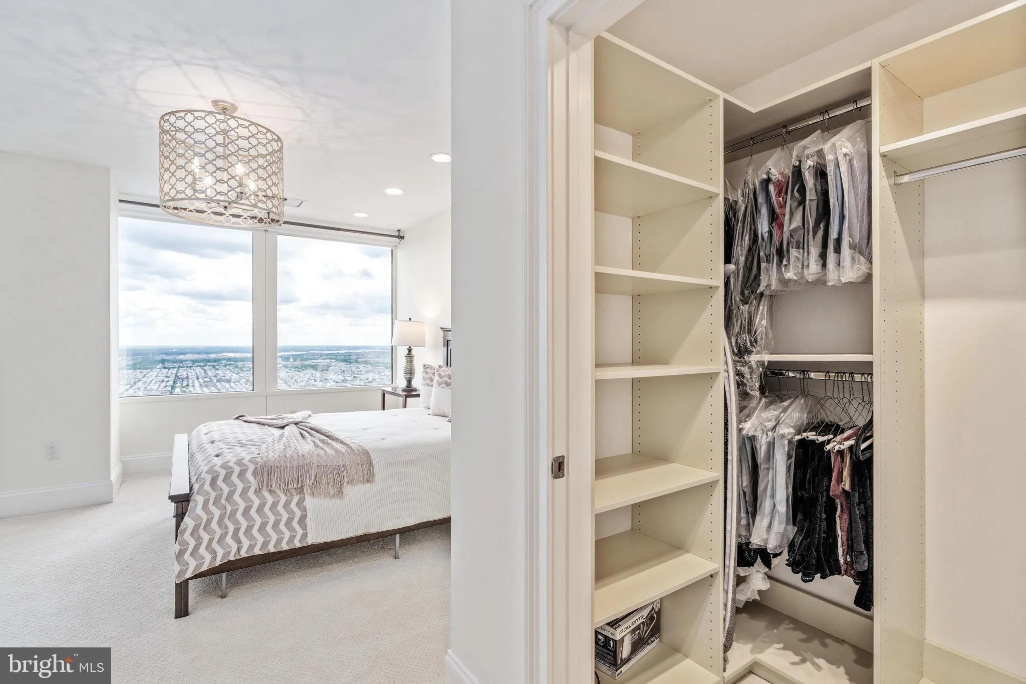 Philadelphia, Pennsylvania 19102, United States, 2 Bedrooms Bedrooms, ,3 BathroomsBathrooms,Residential,Active,92963