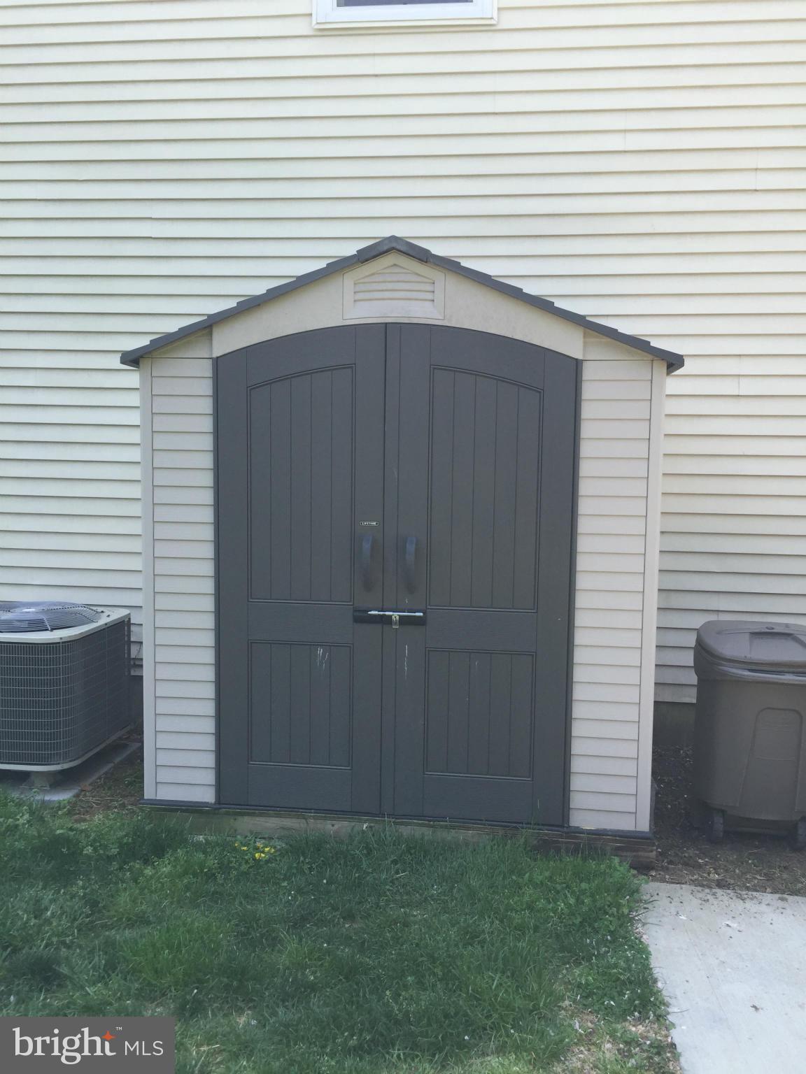 REVELL DOWNS - Residential Lease