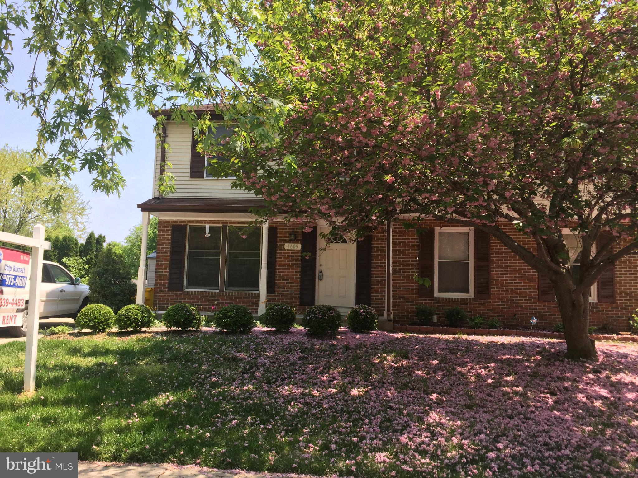 REVELL DOWNS - Residential Lease