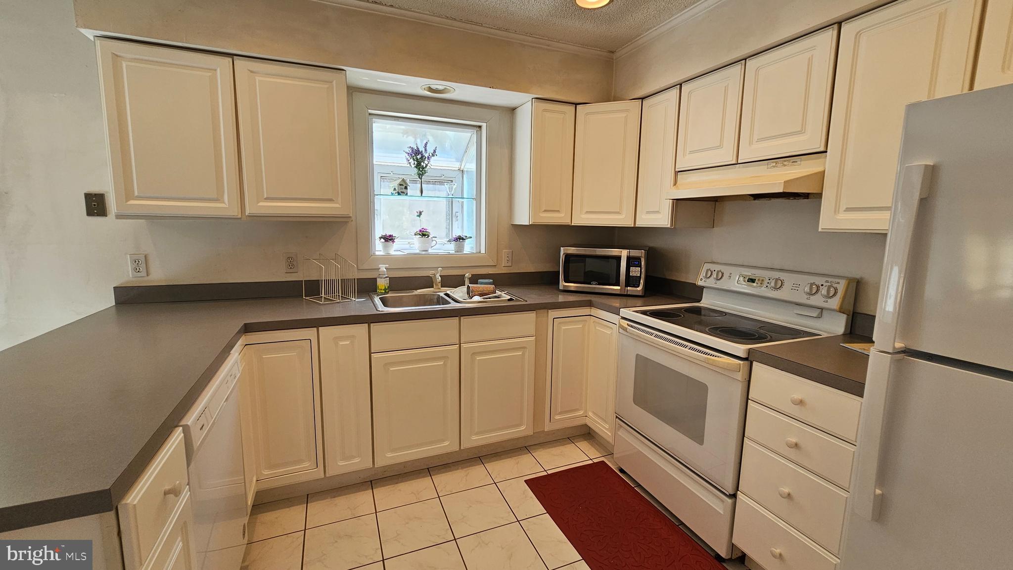 CEDAR LANE - Residential