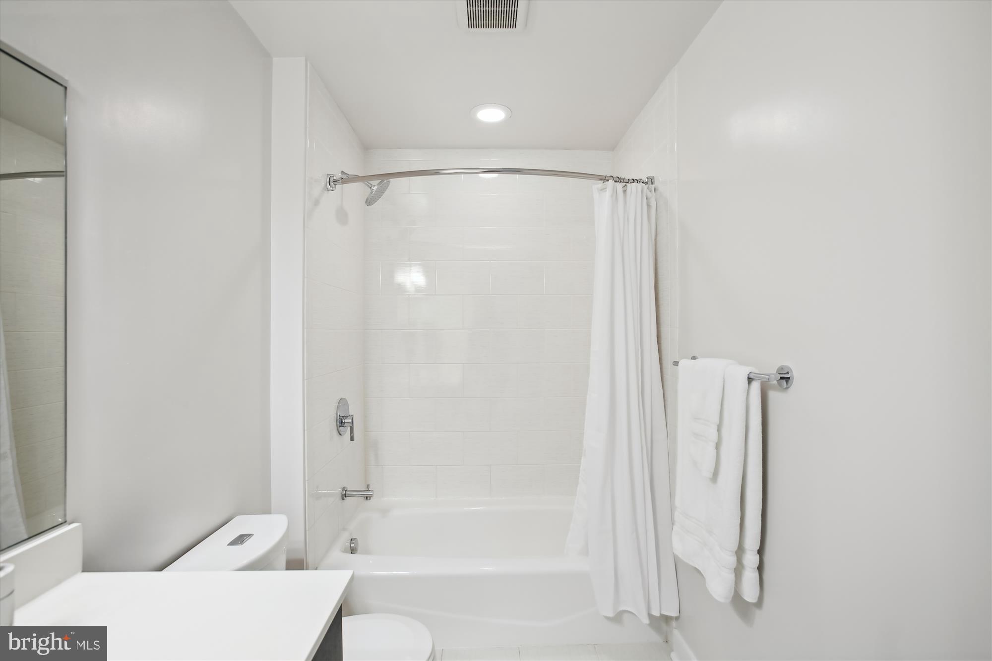 MOUNT VERNON TRIANGLE - Residential