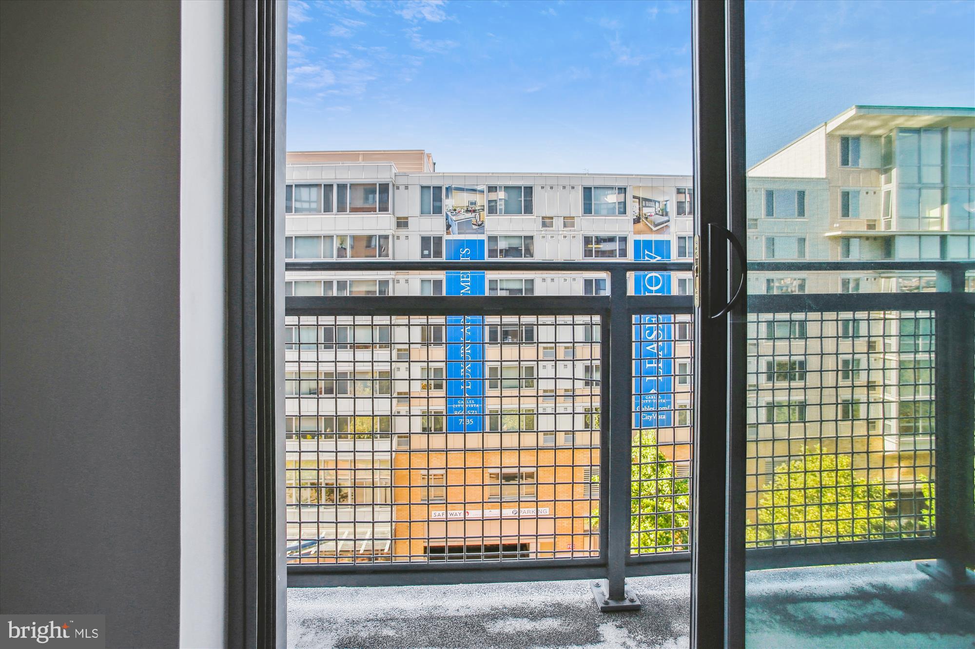 MOUNT VERNON TRIANGLE - Residential