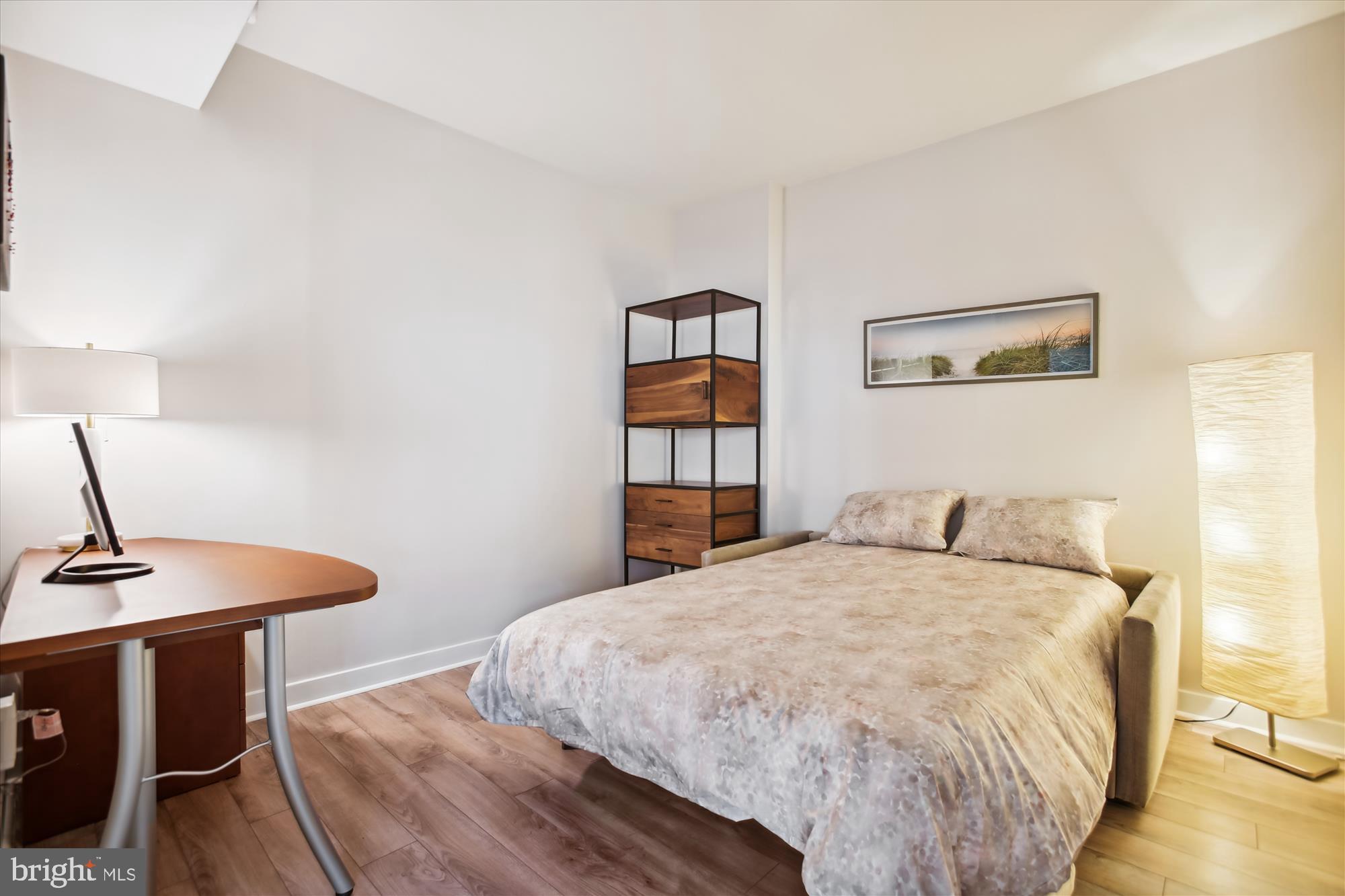 MOUNT VERNON TRIANGLE - Residential