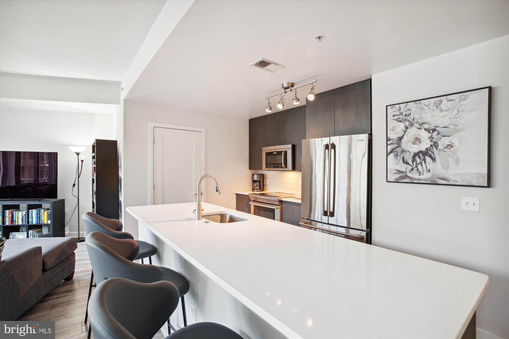 MOUNT VERNON TRIANGLE - Residential
