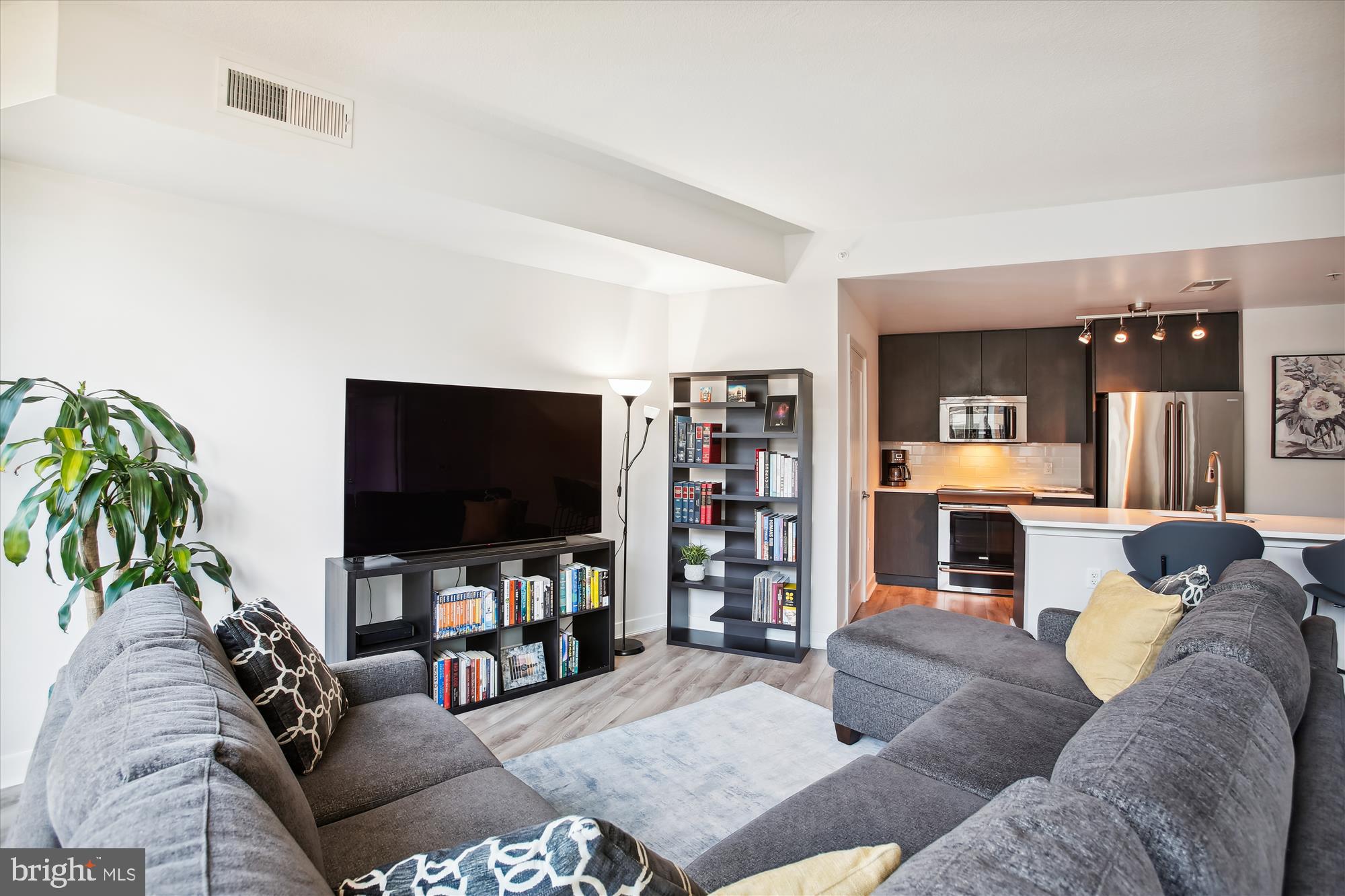 MOUNT VERNON TRIANGLE - Residential