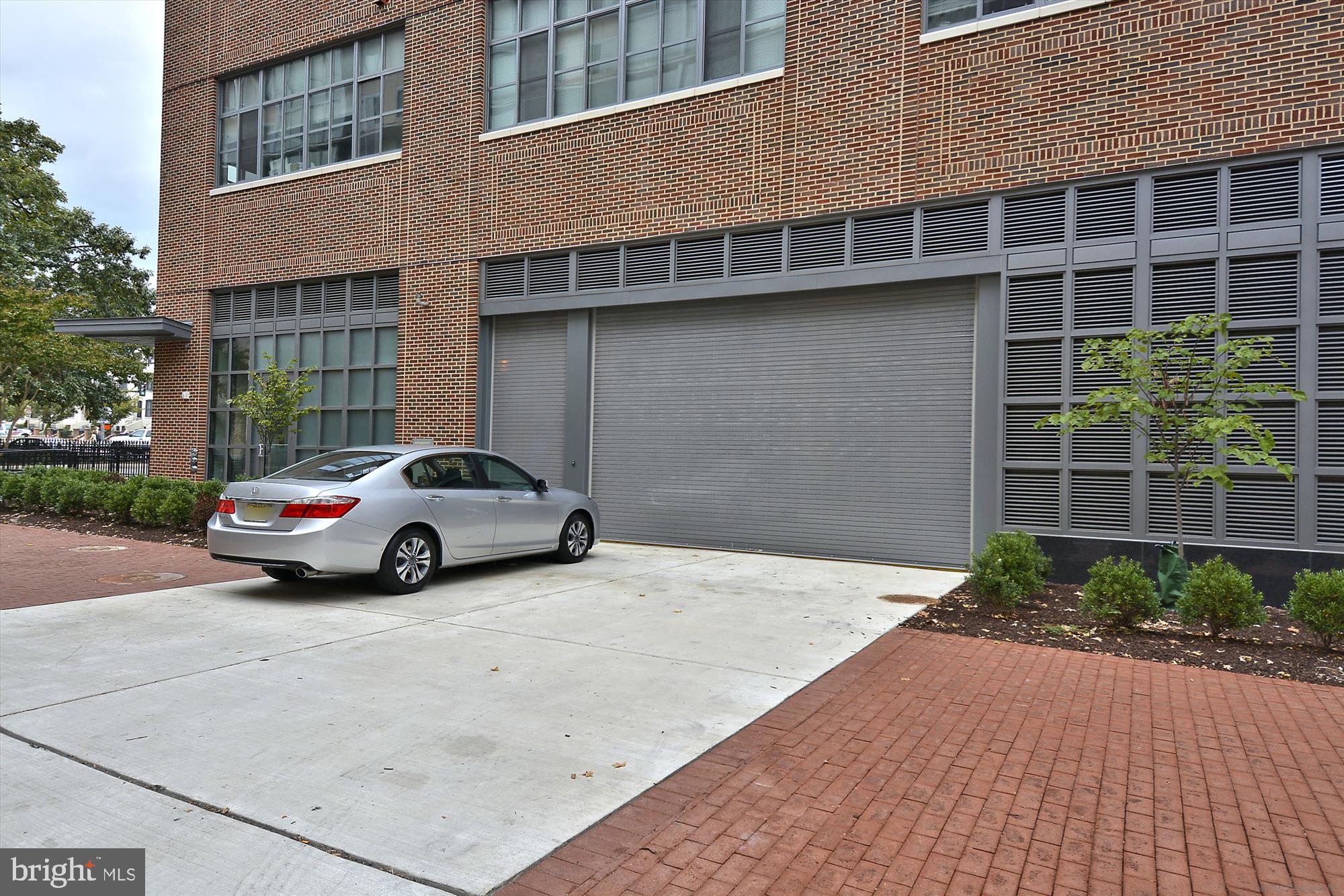 MOUNT VERNON TRIANGLE - Residential