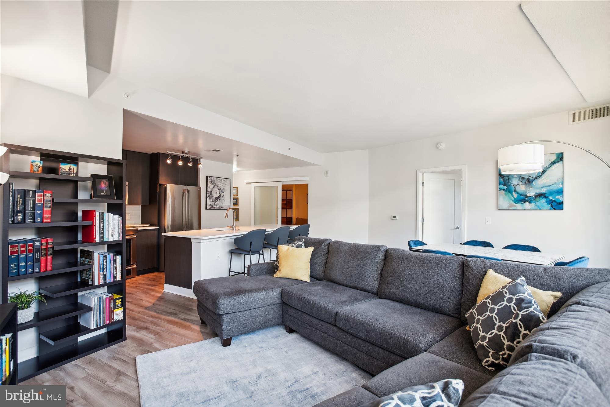 MOUNT VERNON TRIANGLE - Residential