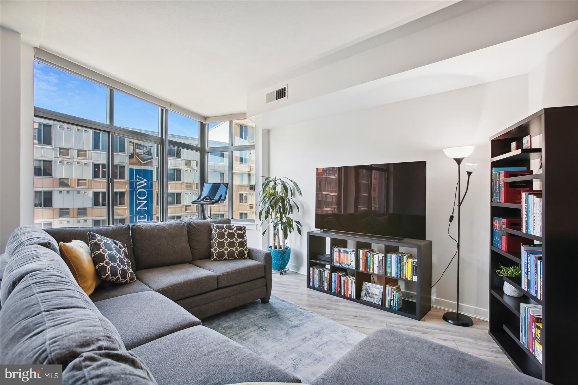 MOUNT VERNON TRIANGLE - Residential