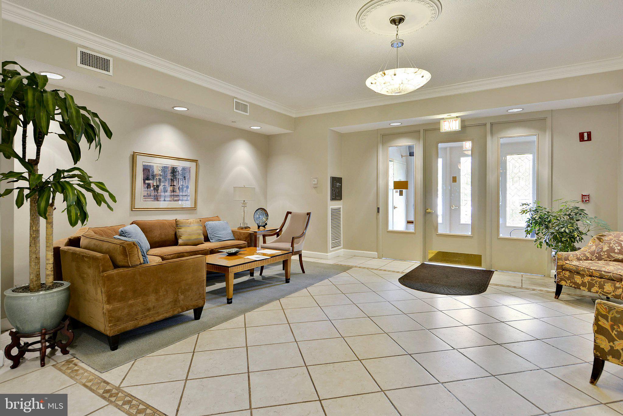 TURNBERRY COURTS AT LEIS - Residential