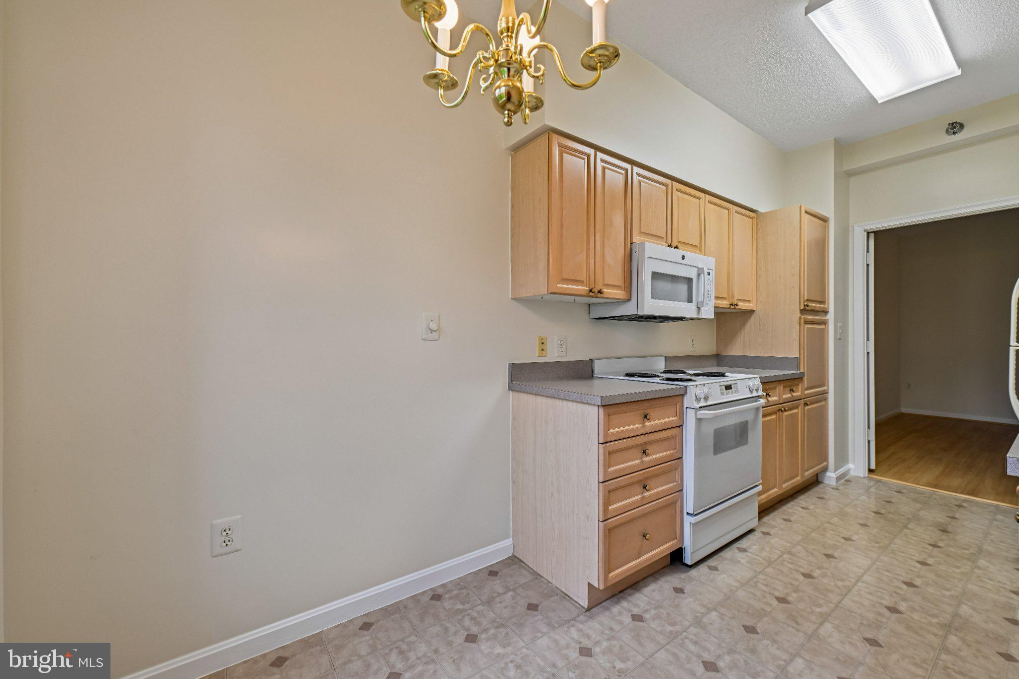 TURNBERRY COURTS AT LEIS - Residential