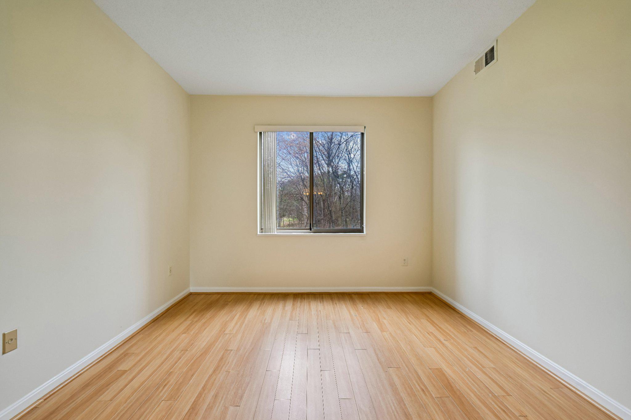 TURNBERRY COURTS AT LEIS - Residential
