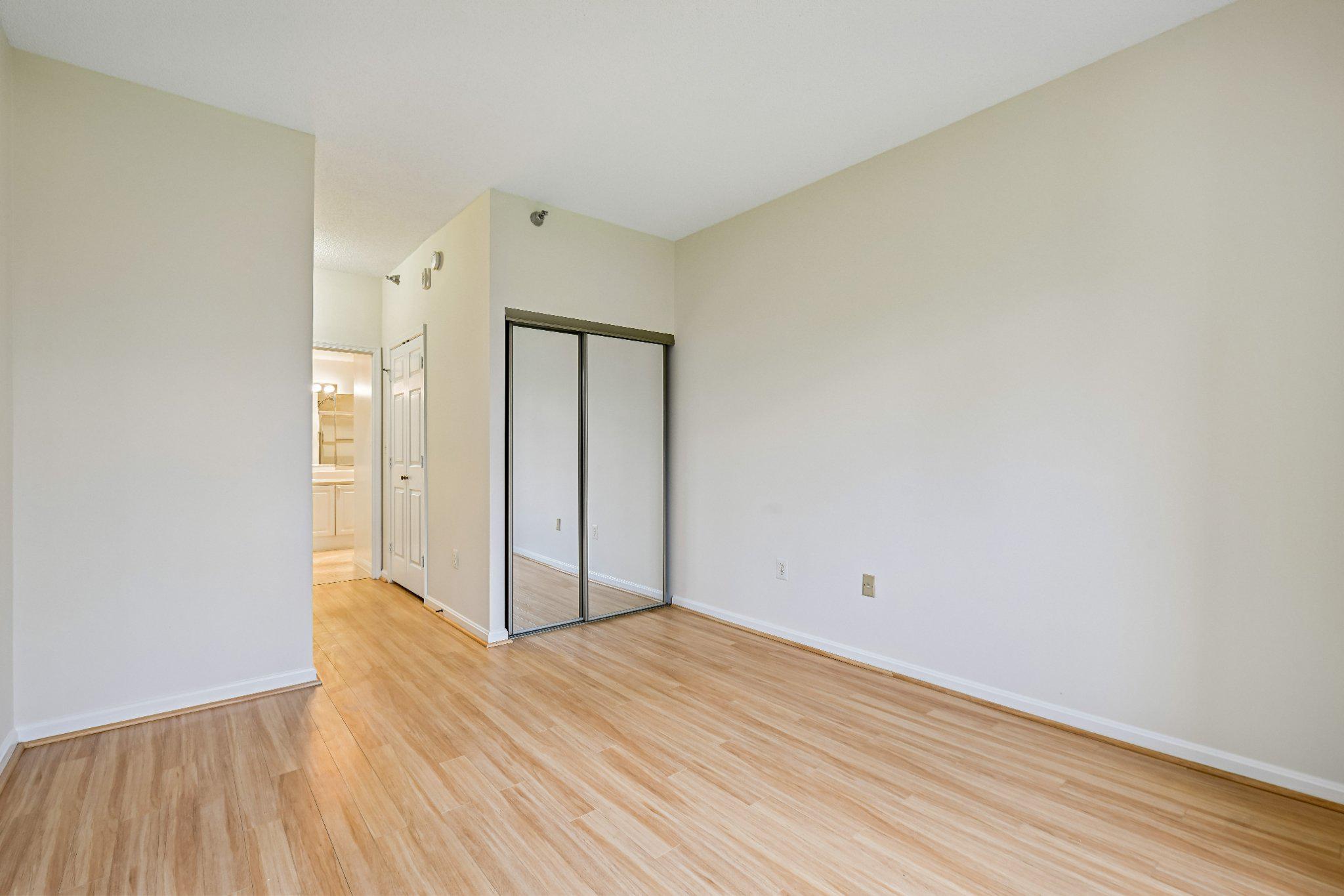 TURNBERRY COURTS AT LEIS - Residential