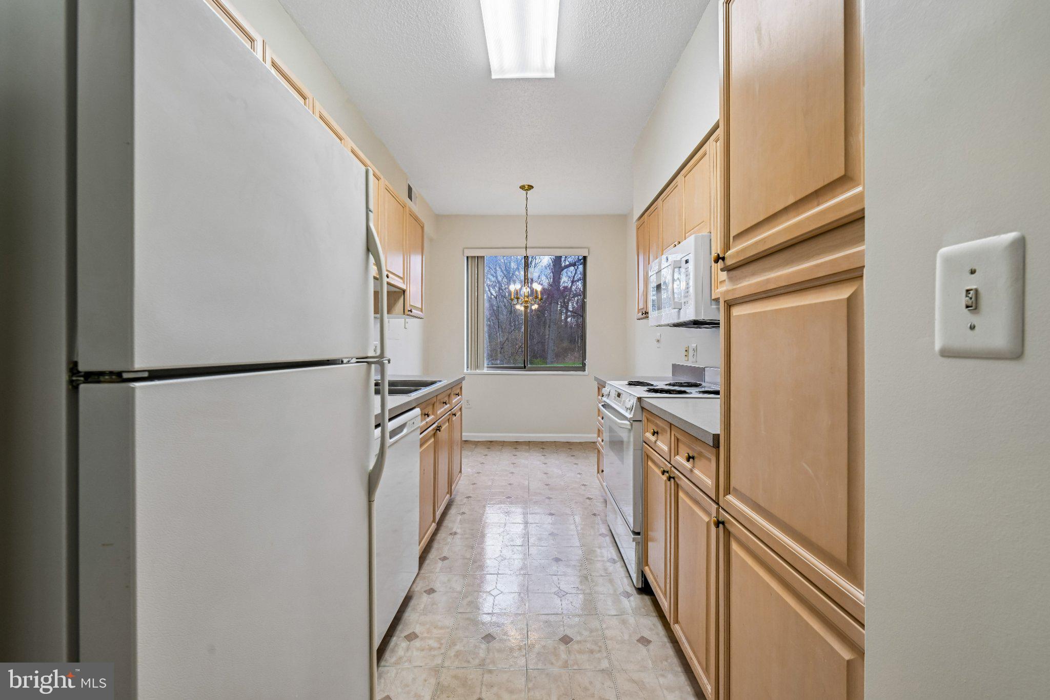 TURNBERRY COURTS AT LEIS - Residential