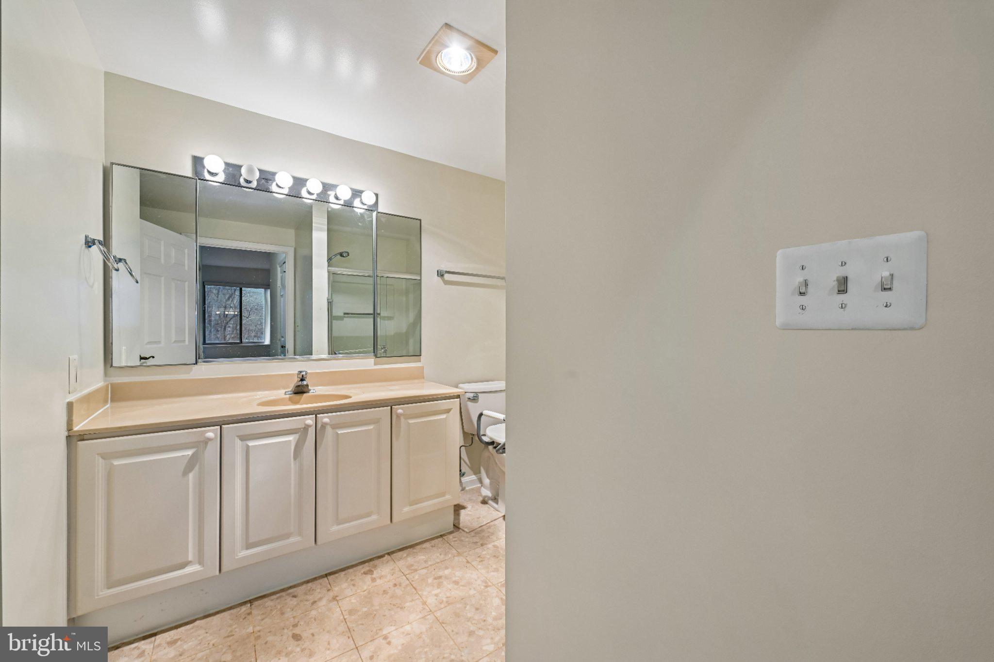 TURNBERRY COURTS AT LEIS - Residential