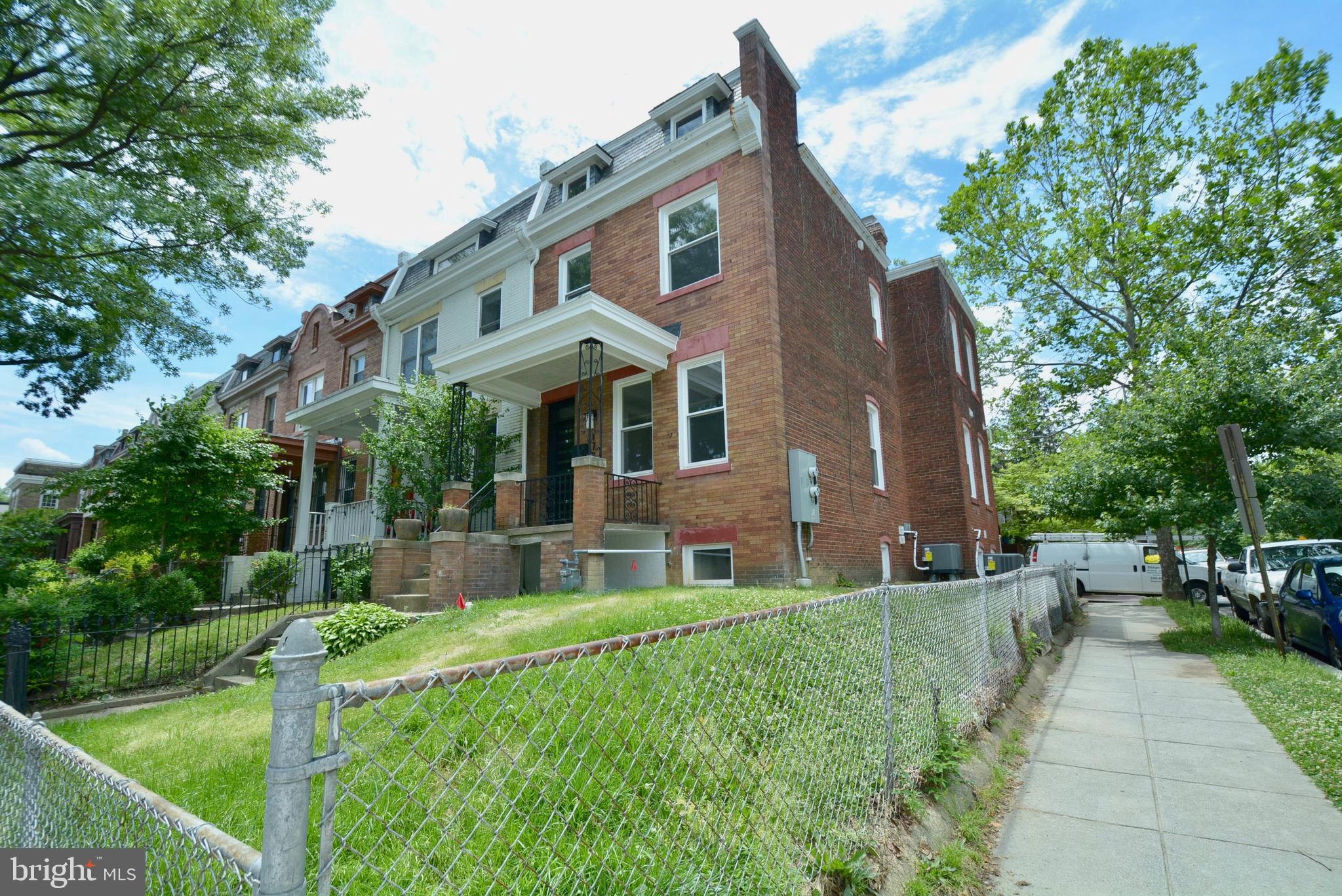 1724 2ND STREET NW