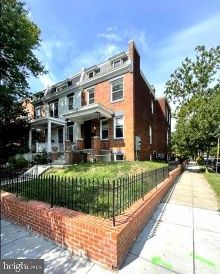1724 2ND STREET NW