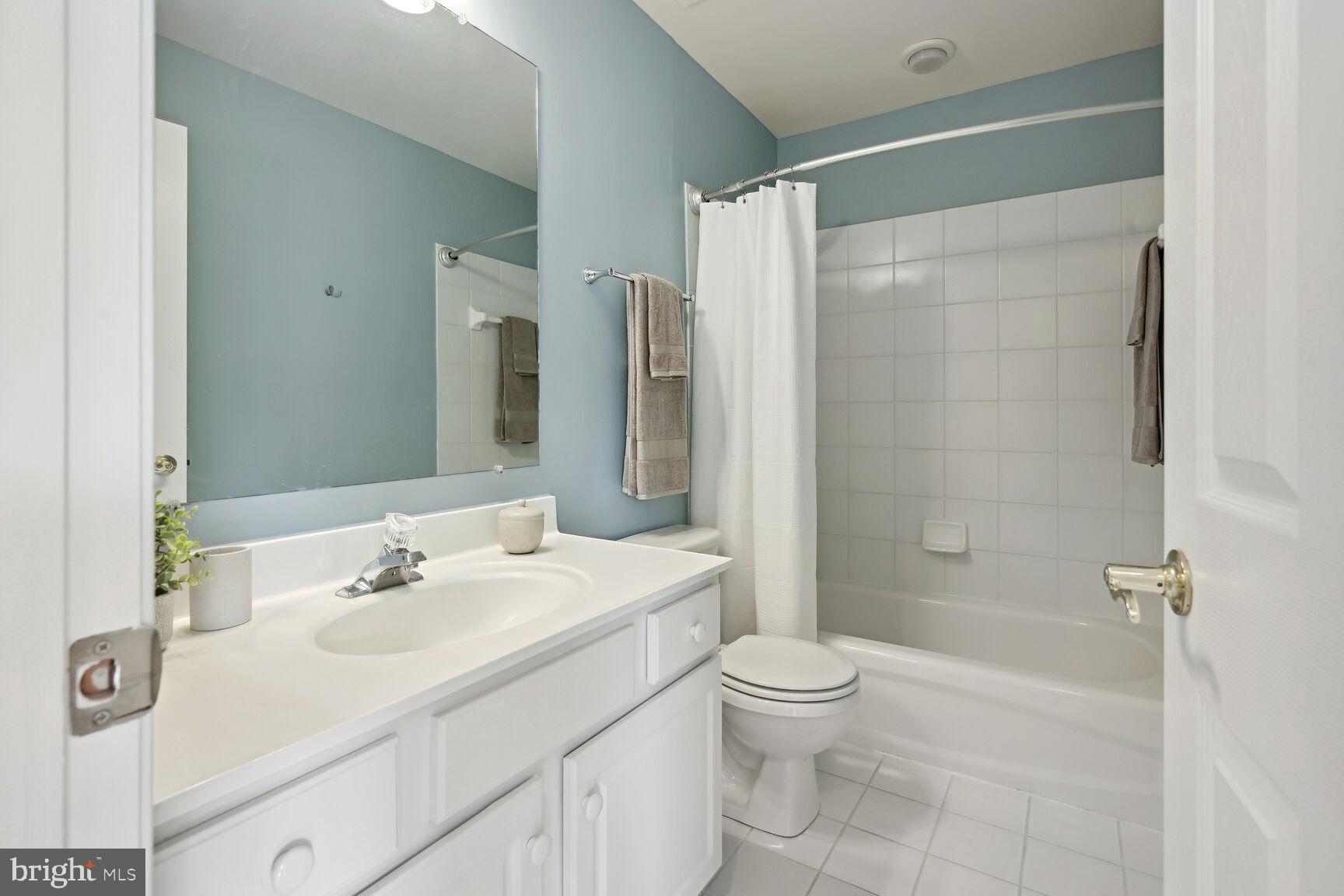 LAKELANDS - Residential