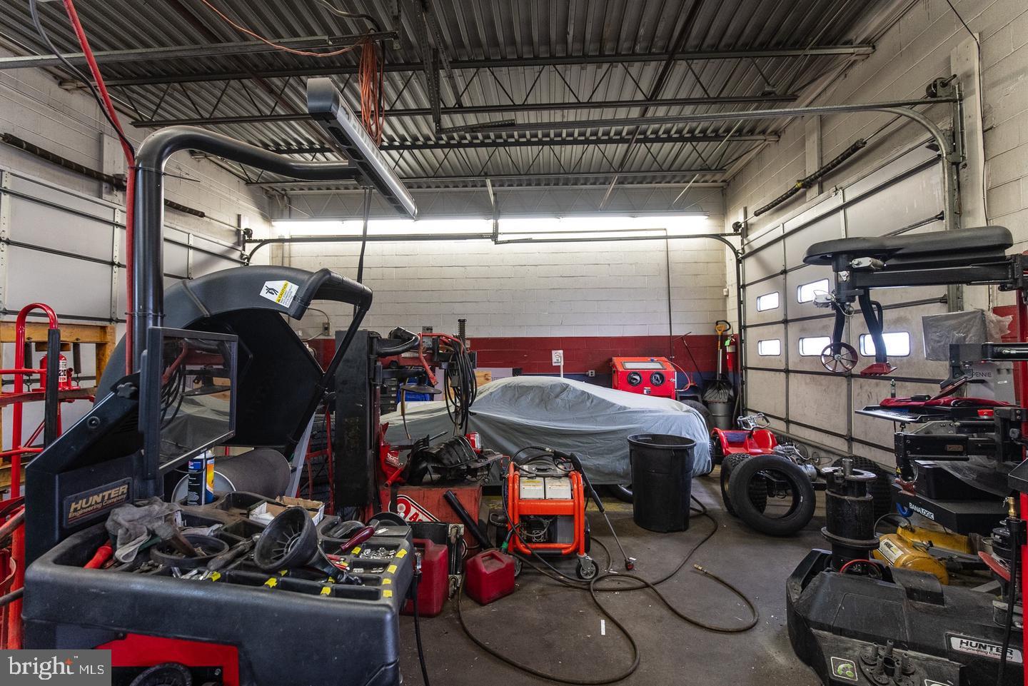 HOLMESBURG - Commercial Sale