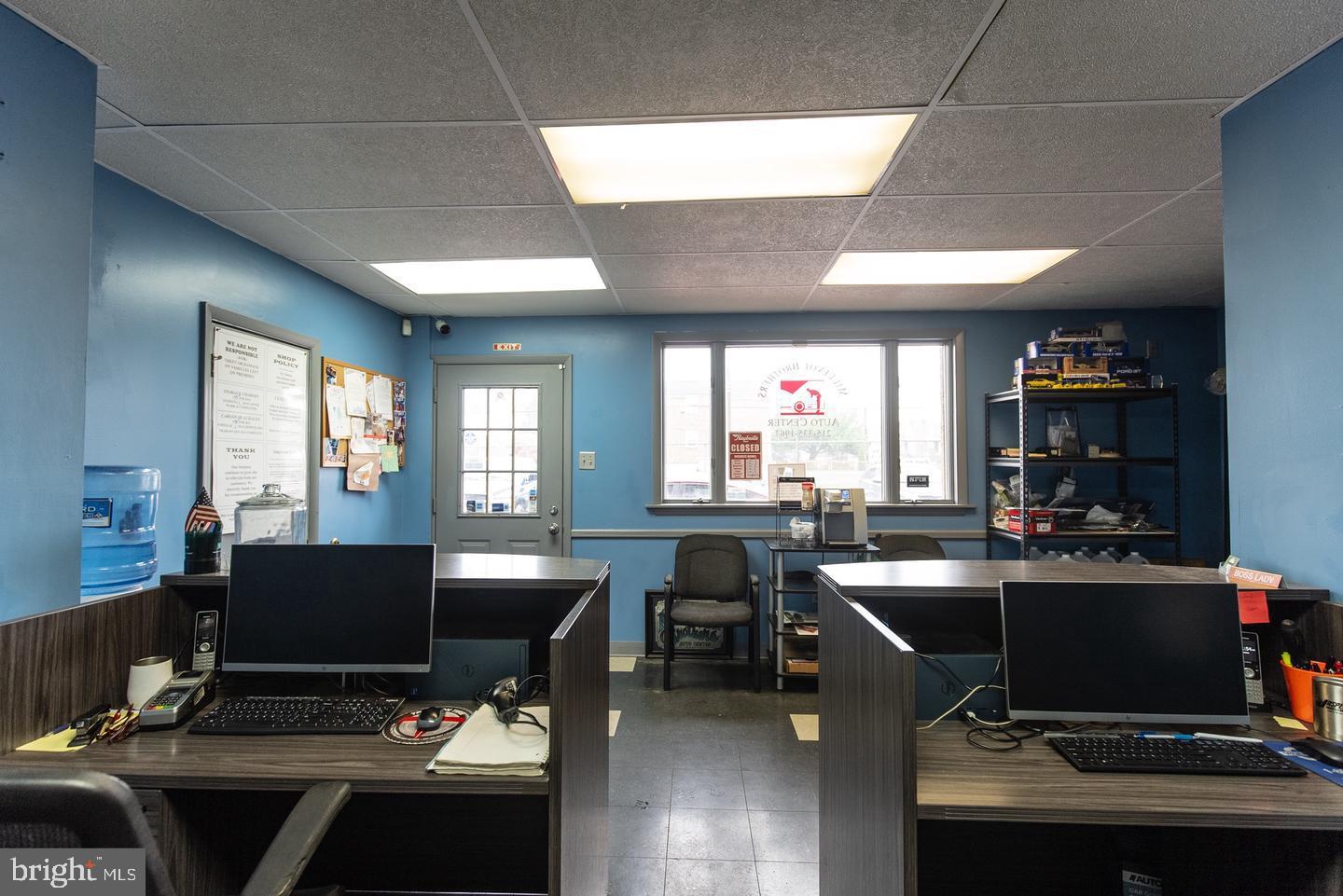 HOLMESBURG - Commercial Sale