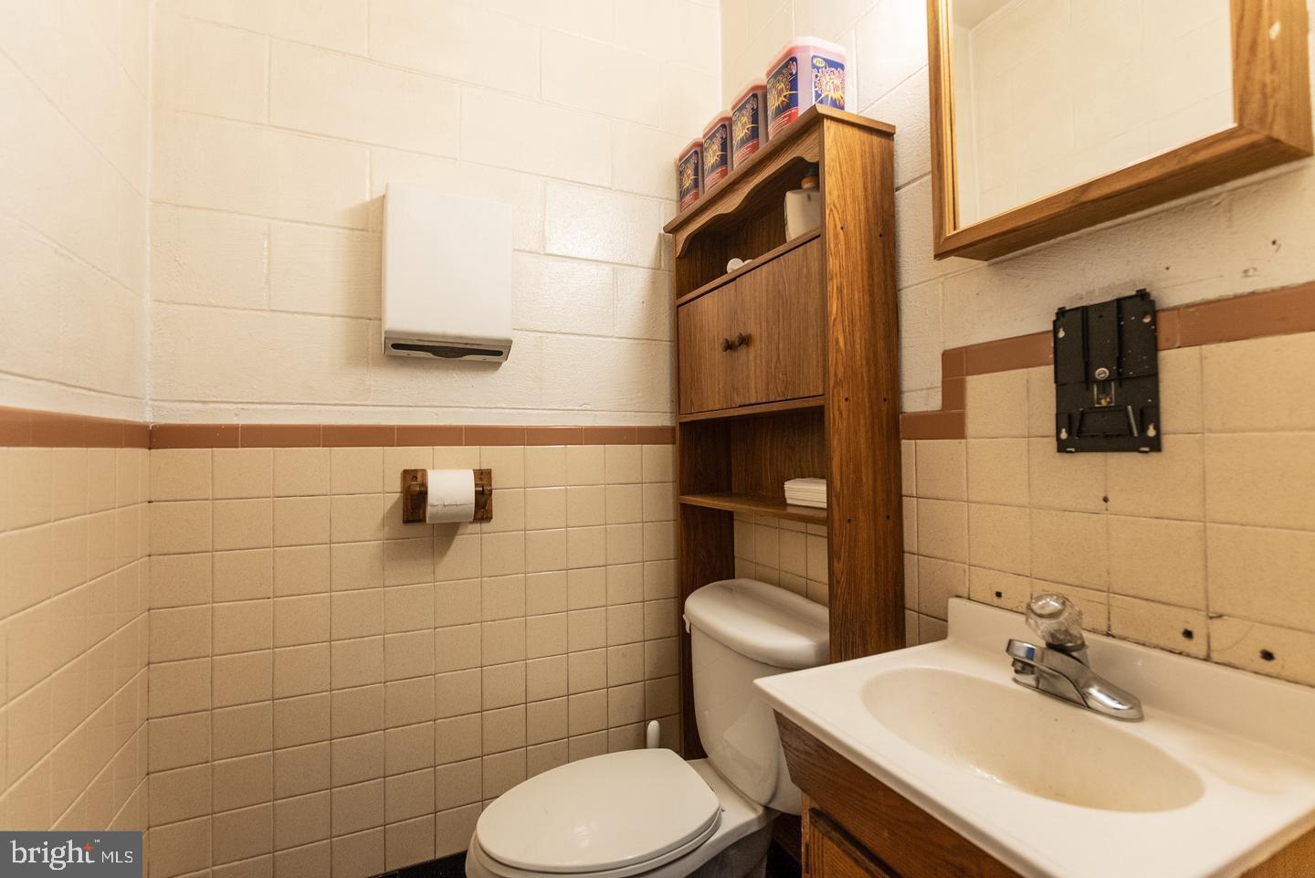 HOLMESBURG - Commercial Sale