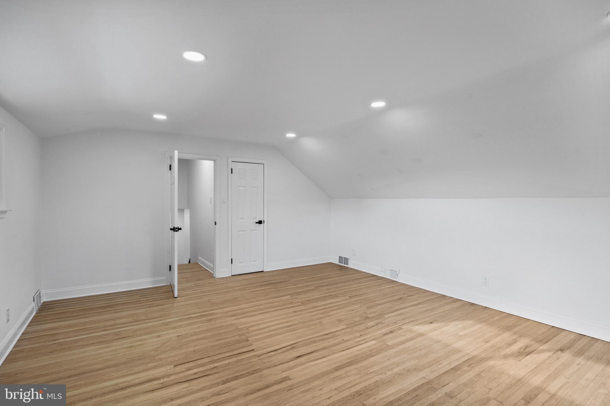 HUNTINGDON VALLEY - Residential