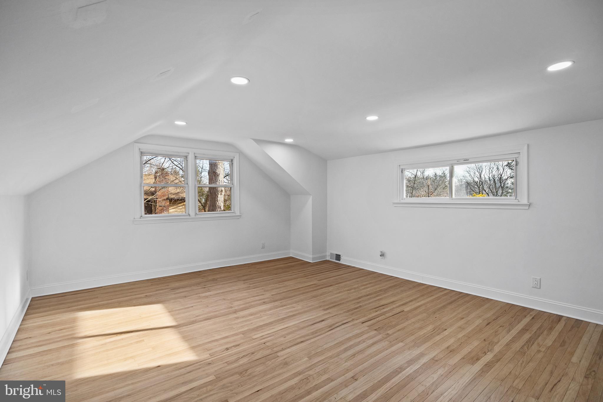 HUNTINGDON VALLEY - Residential