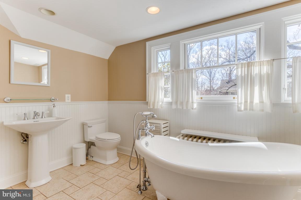 MOUNT WASHINGTON - Residential