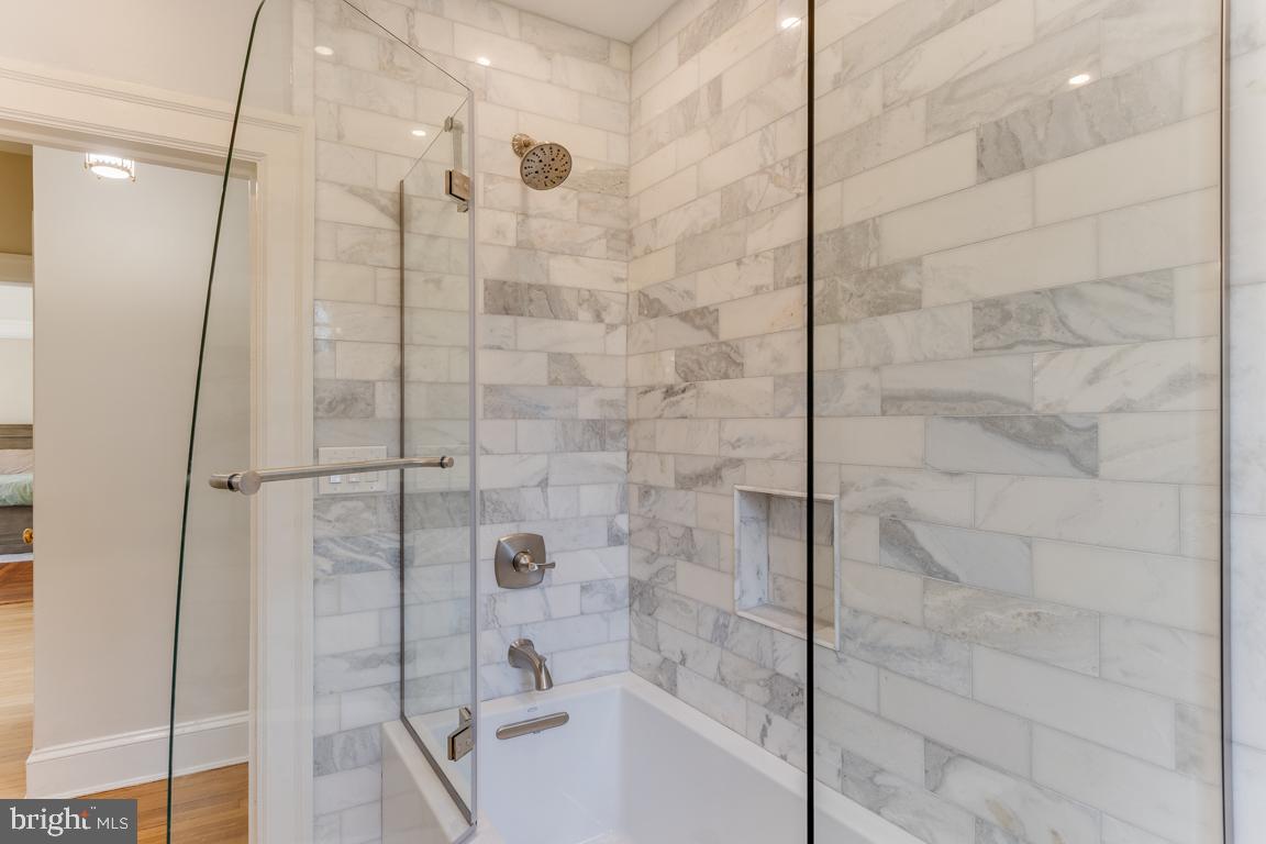 MOUNT WASHINGTON - Residential