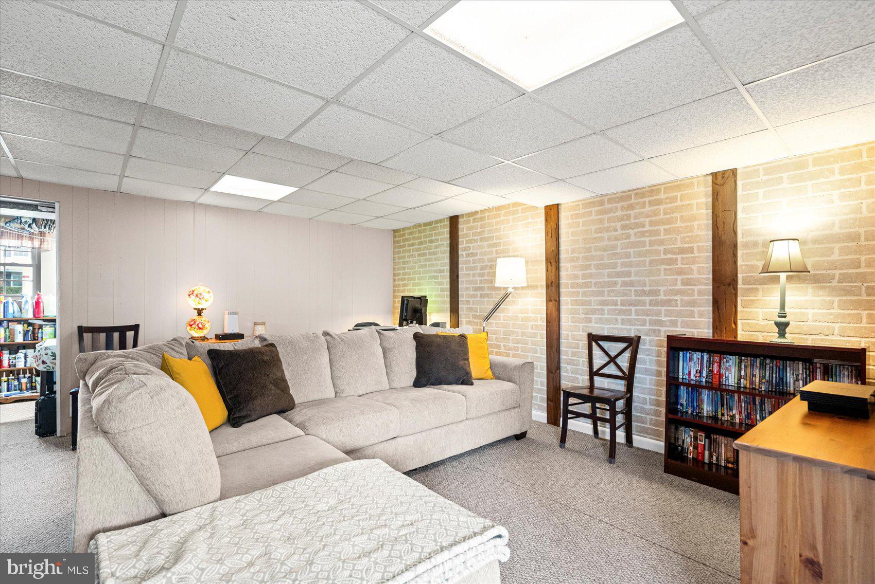 NORTH GATE HALL - Residential