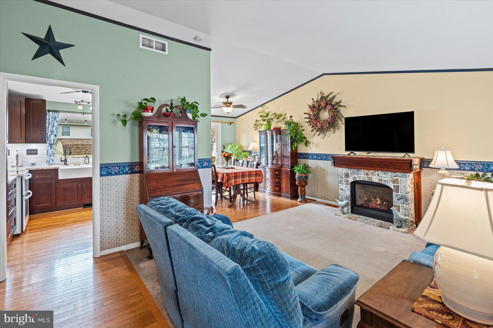 NORTH GATE HALL - Residential